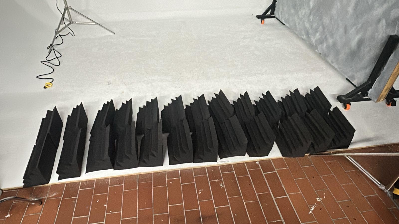 8 Pack - Bass Traps Acoustic Foam Corner, 8''x8''x12'' Black Bass Traps Corner Studio Foam, High Density and Fire-Proof Acoustic Panels customer photo 1