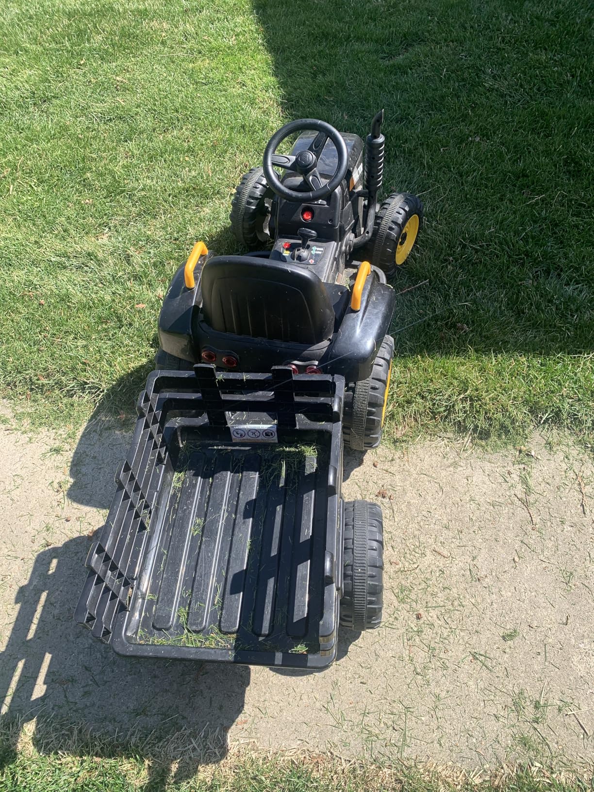 TOBBI Kids Electric Ride On Toy Tractor, Toddlers 12V Battery-Powered Car to Drive, 35W Dual Motor 6-Wheels Trailer Vehicle with 3-Speeds/LED & Horn Functions for Children Aged 3-6 - Dark Green customer photo 1