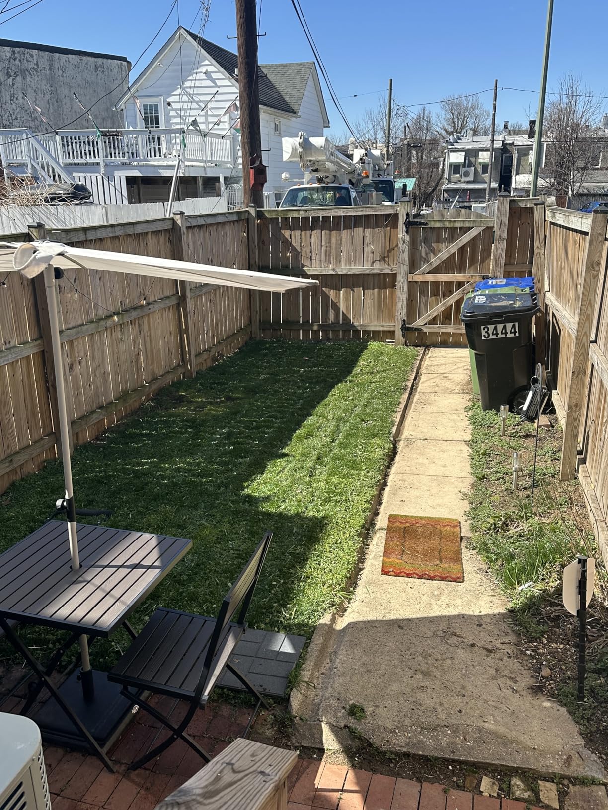 Scotts Turf Builder Rapid Grass Sun and Shade Mix, Combination Grass Seed and Fertilizer, Grows Green Grass in Just Weeks, 5.6 lbs customer photo 1