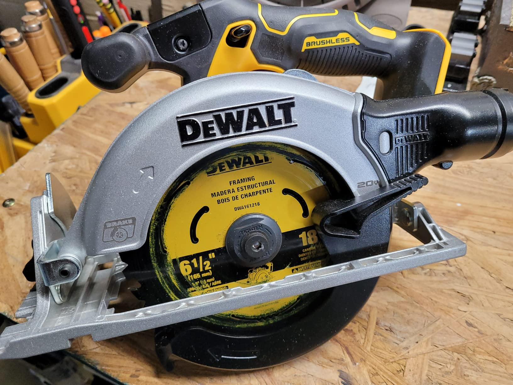 DEWALT 20V MAX* 6-1/2 in. Brushless Cordless Circular Saw, Tool Only (DCS565B) customer photo 1