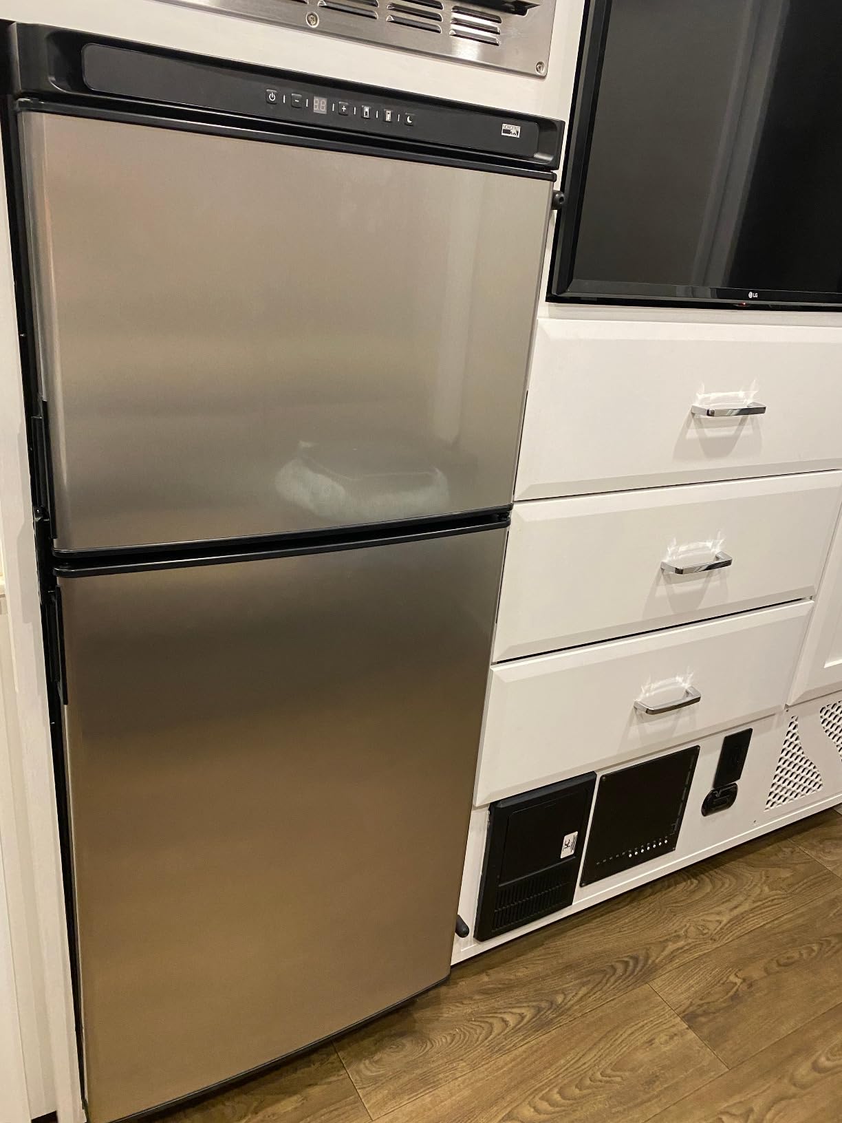 Norcold N8DCSSR Polar 8DC Compressor RV Refrigerator - 8 cu. ft., Right-Handed Door, Stainless Steel customer photo 1