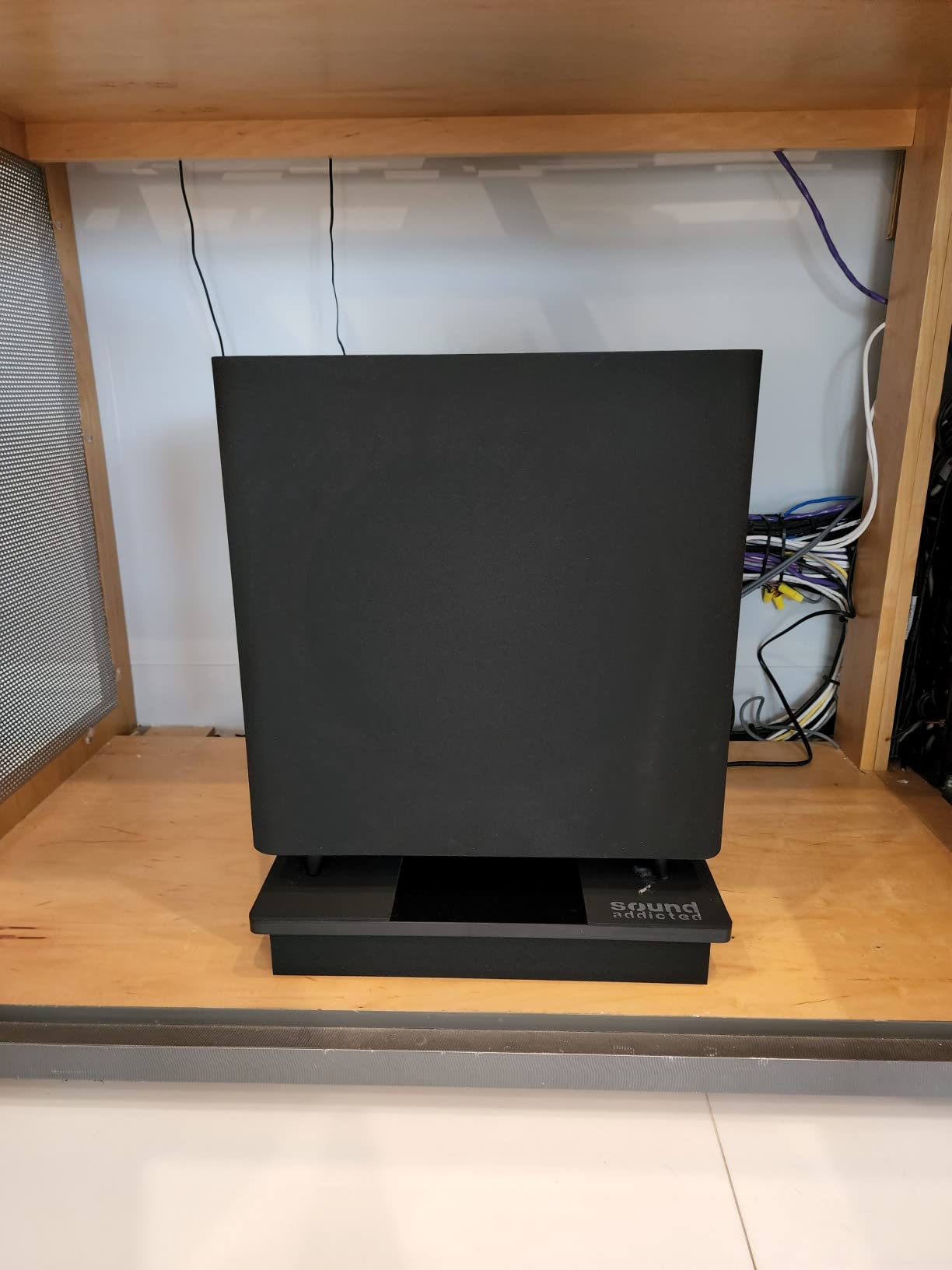 Sound Addicted VibeBoss P10 - Acoustic Isolation Platform Suitable for 8-10 inches Subwoofers (13.7'' x 15.7'' x 2.5'') customer photo 1