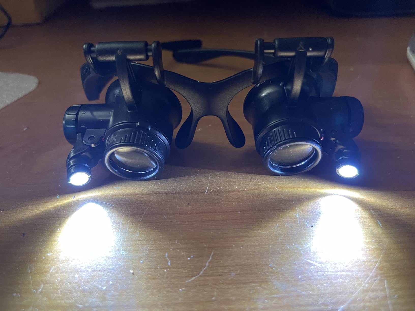 Head Mount Magnifying Glass with LED Light, Jewelers Loupe Magnifier with 8 Interchangeable Lens 2.5X/4X/6X/8X/10X/15X/ 20X/25X for Close Work/Electronics/Eyelash/Crafts/Jewelry/Repair customer photo 1