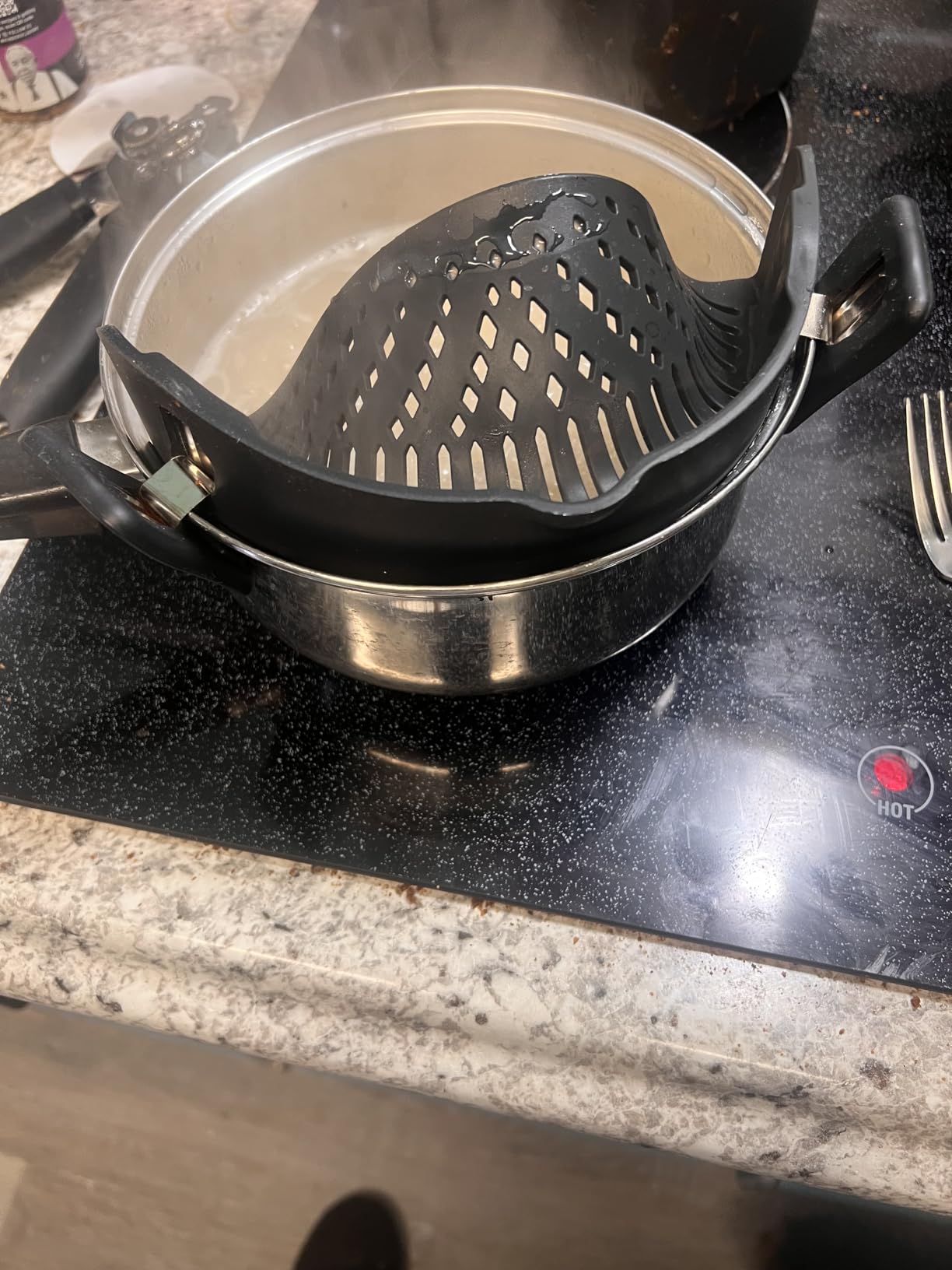 2 Pcs Clip on Strainer, Pot Strainer for Pasta Meat Vegetables Fruit, Silicone Strainers - Fit All Pots Bowls customer photo 1