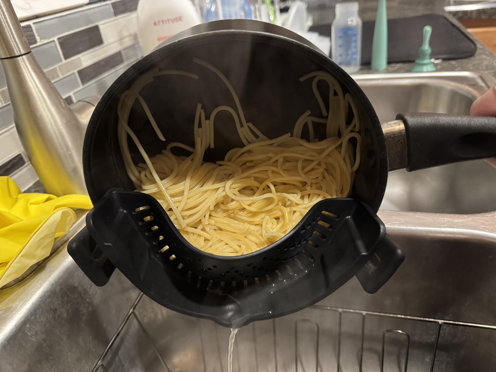 2 Pcs Clip on Strainer, Pot Strainer for Pasta Meat Vegetables Fruit, Silicone Strainers - Fit All Pots Bowls customer photo 2