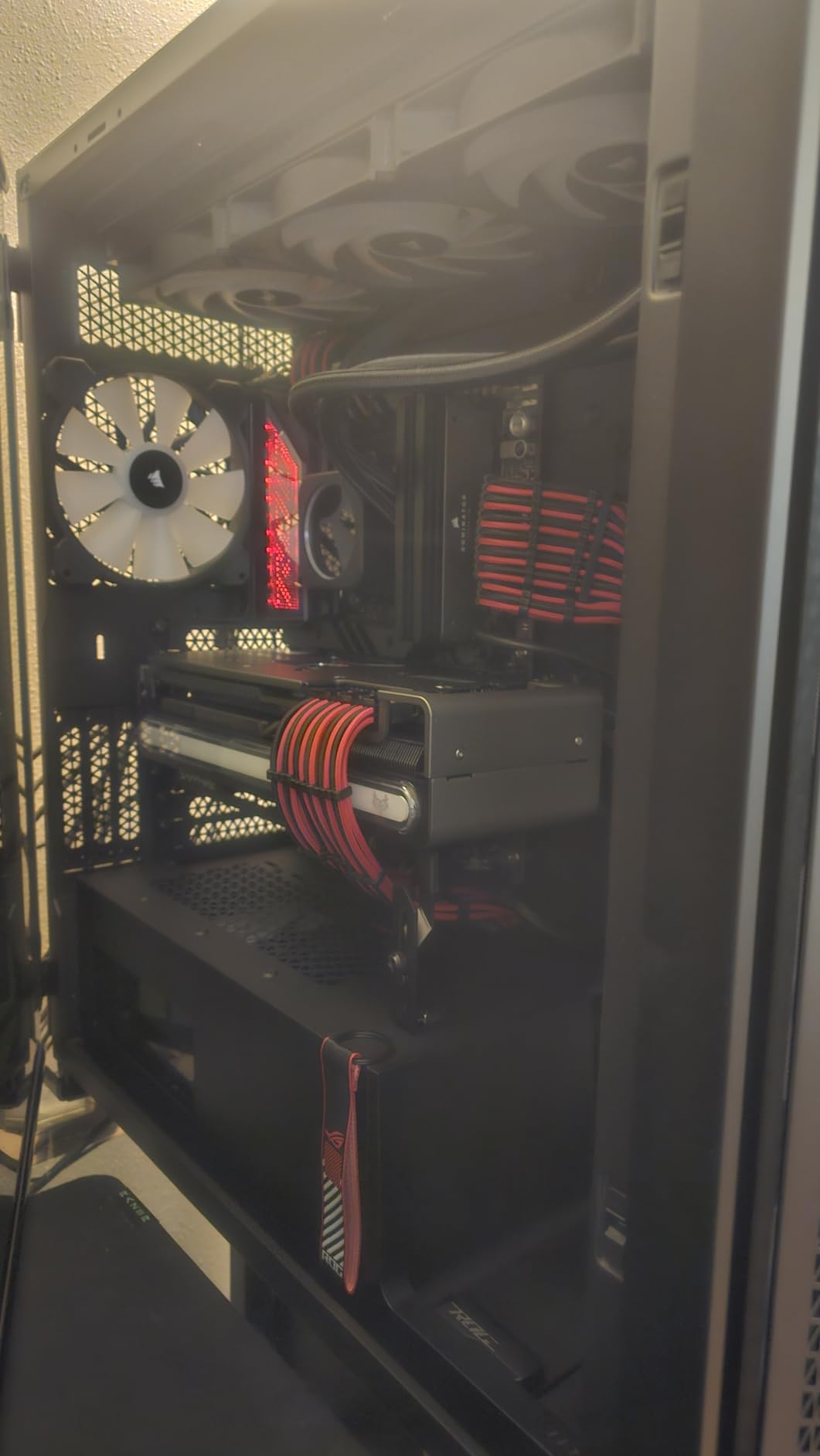 CORSAIR 7000D Airflow Full-Tower ATX PC Case - High-Airflow Front Panel - Spacious Interior - Easy Cable Management - 3X 140mm AirGuide Fans with PWM Repeater Included - Black customer photo 1