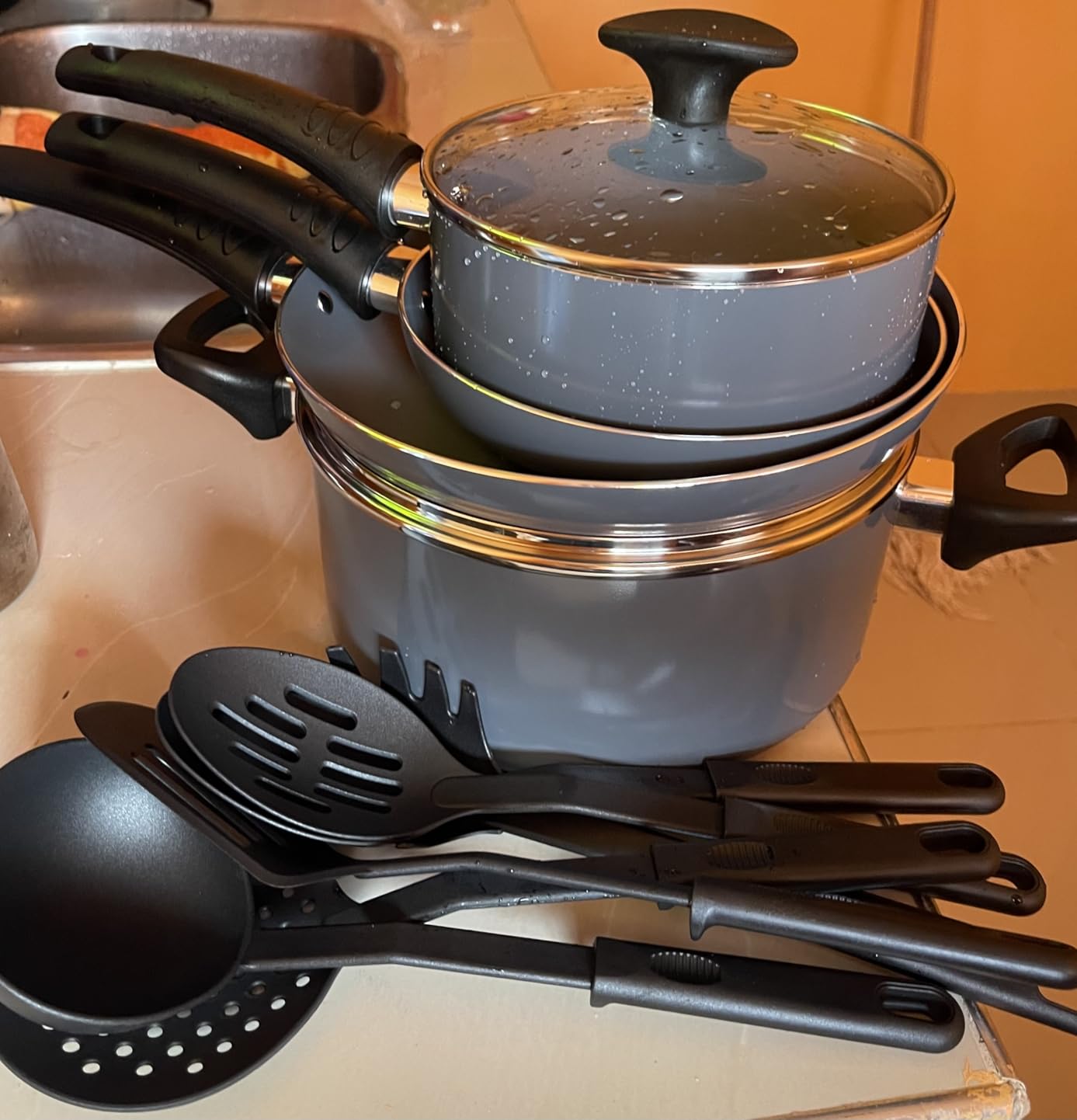 BELLA Cookware Set, 12 Piece Pots and Pans with Utensils, Nonstick PFOA Free Scratch Resistant Cooking Surface Compatible with All Stoves, Nylon and Aluminum, Red customer photo 1