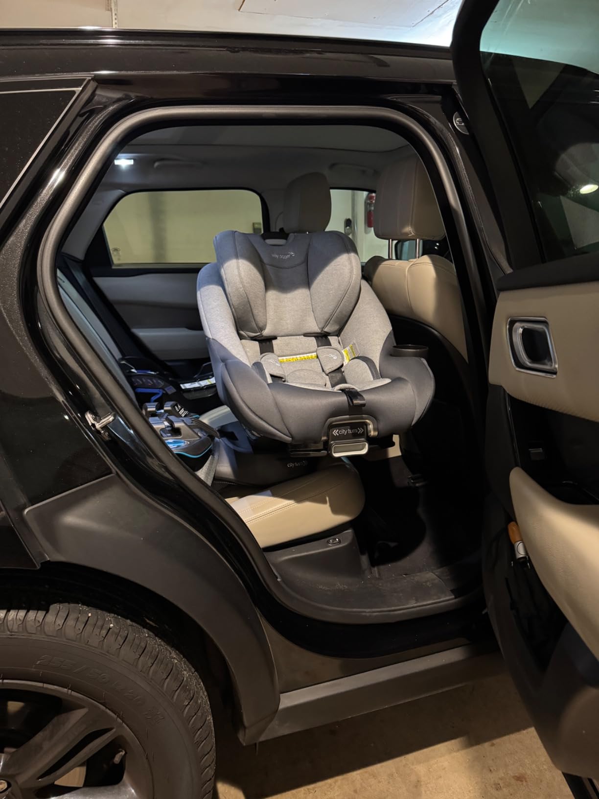 Baby Jogger City Turn Rotating Car Seat with 180-Degree Turn, Lightweight Convertible Car Seat, Rear Facing to Forward Facing, COOLMAX Fabric, Amazon Exclusive Pike Fashion customer photo 2