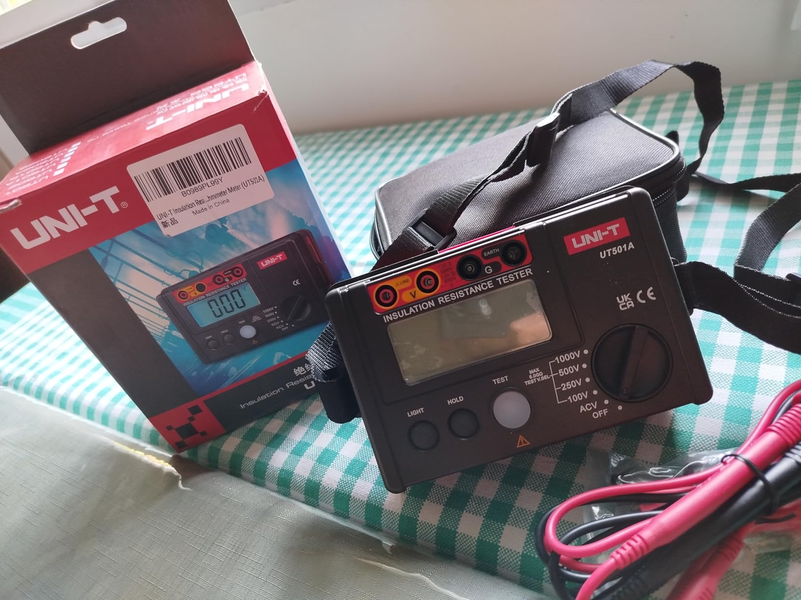 UNI-T UT501A 1000V Megohmmeter Insulation Megger Tester, Ground Resistance Tester 0 Megohm to 5.5GΩ with AC 100V/250V/500V Testing Voltage customer photo 1