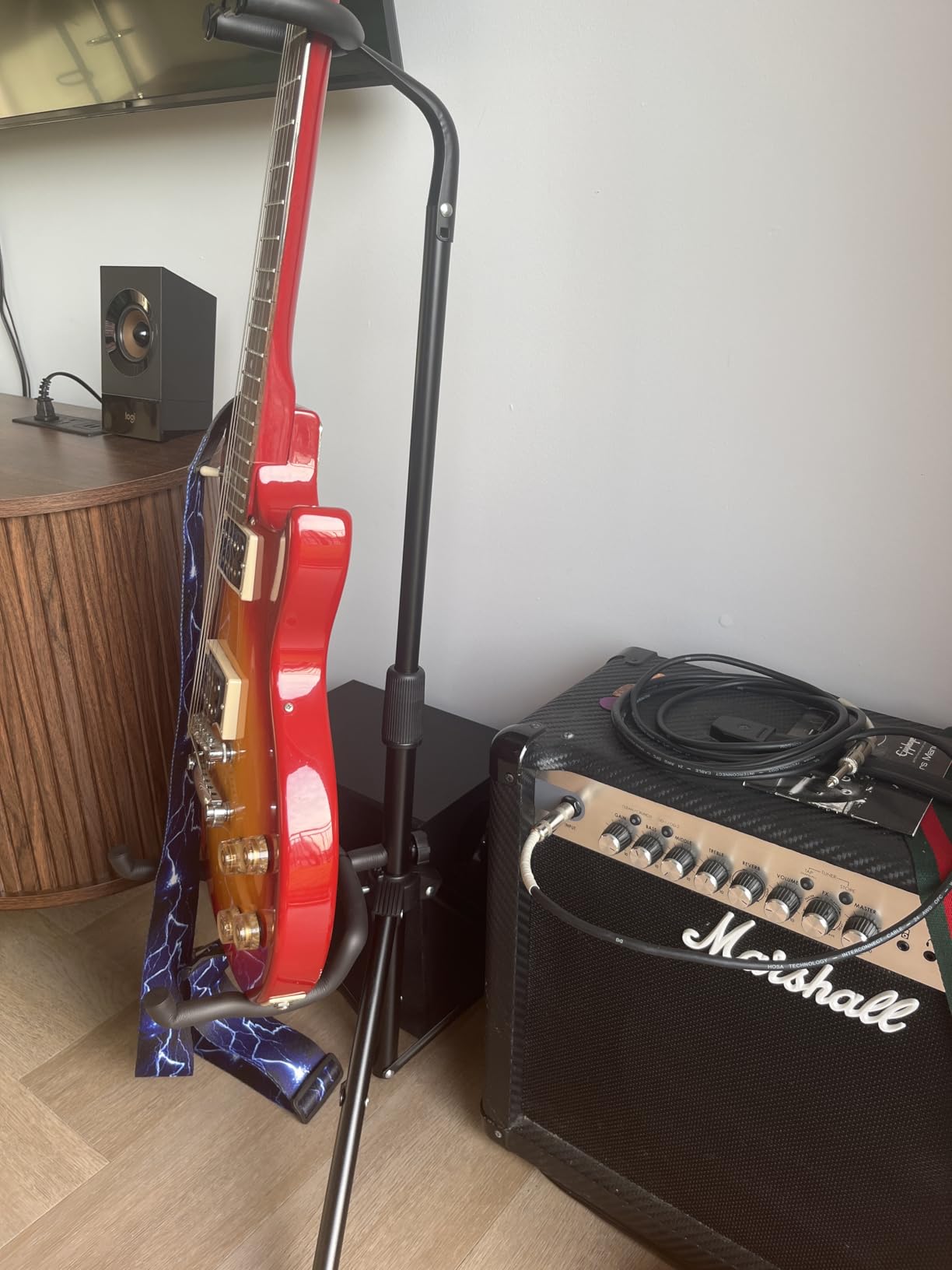CAHAYA Guitar Stand Floor - Folding Universal Guitar Holder for Acoustic Electric Guitars Bass Guitar Adjust Height from 30.7 to 37 In Folding Tripod Guitar Stands with Neck Holder customer photo 1
