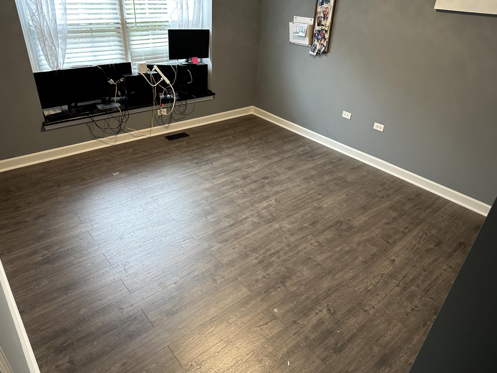 ValueMax Laminate Wood Flooring Installation Kit with Solid Tapping Block, Wider Heavy Duty Pull Bar, Reinforced Double-Faced Mallet with Non-Slip Soft Grip, Foam Kneepads, 30-Piece Spacers customer photo 2