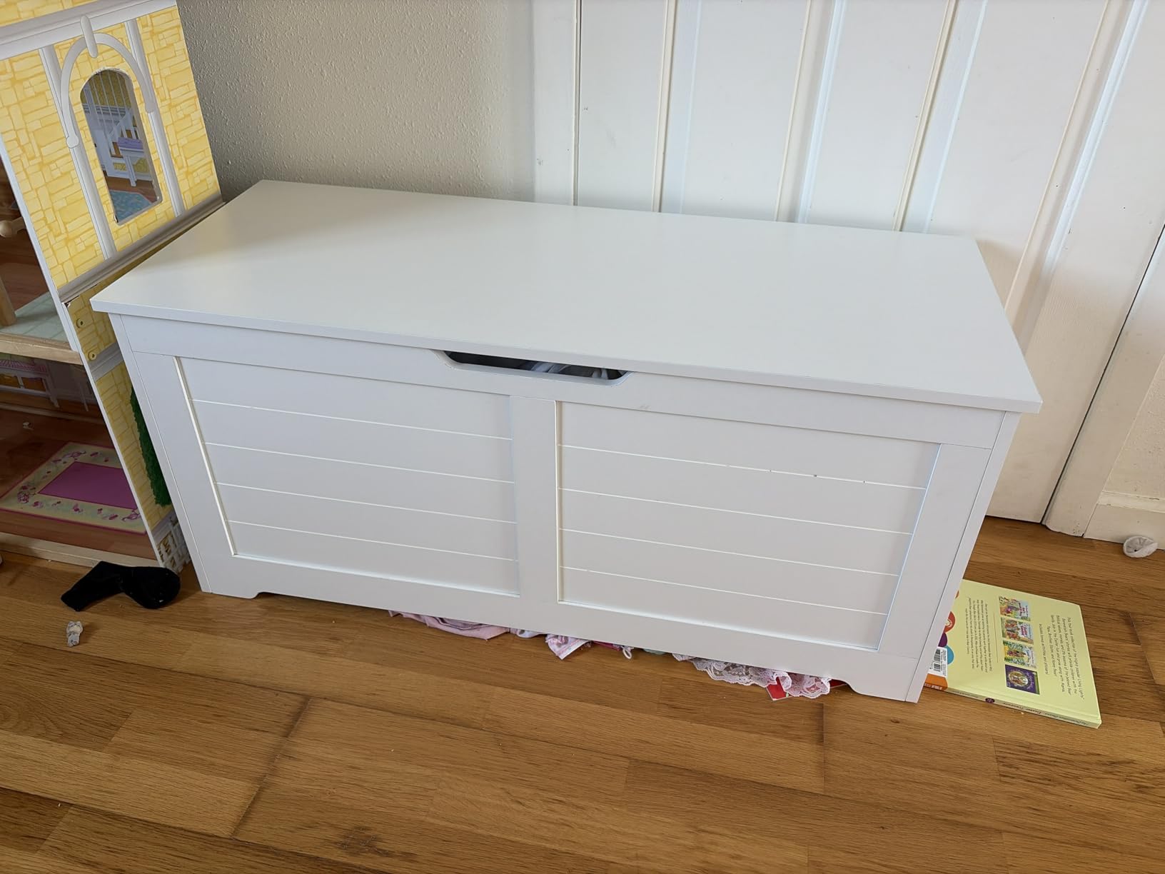 VASAGLE Storage Chest, Storage Bench with 2 Safety Hinges, Farmhouse Style, 15.7 x 39.4 x 18.1 Inches, Cloud White customer photo 2