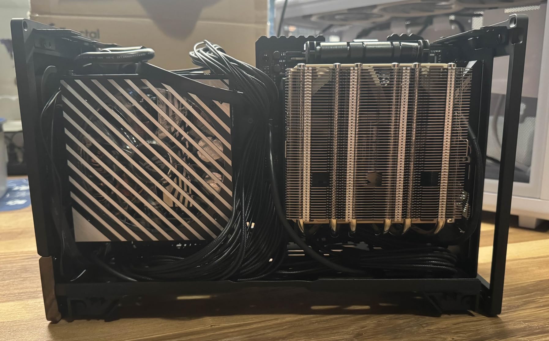 Fractal Design Terra Graphite - Wood Walnut Front Panel - Small Form Factor - Mini ITX Gaming Case, PCIe 4.0 Riser Cable, USB Type-C, Anodized Aluminum Panels customer photo 2