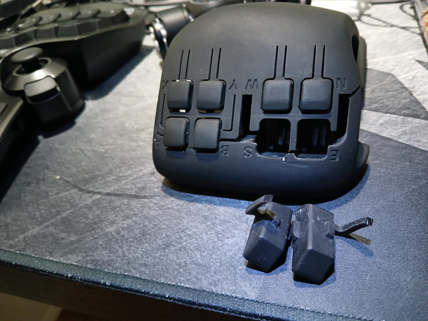 ByoWave Proteus Builder One-Handed Gaming Controller for PC, Steam Deck & Xbox Series X|S - Advanced Remapping & Macro Buttons, RGB Lighting, Ergonomic 3D Printed Shell - Neonpixels Limited Edition customer photo 2