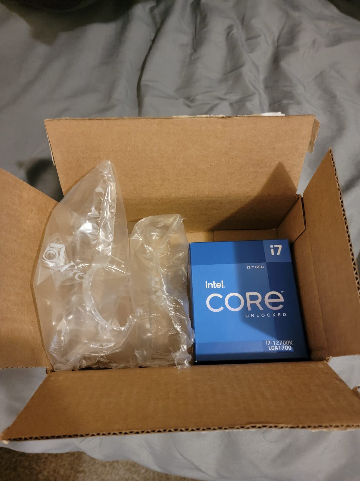 Intel Core i7-12700K Gaming Desktop Processor with Integrated Graphics and 12 (8P+4E) Cores up to 5.0 GHz Unlocked customer photo 1