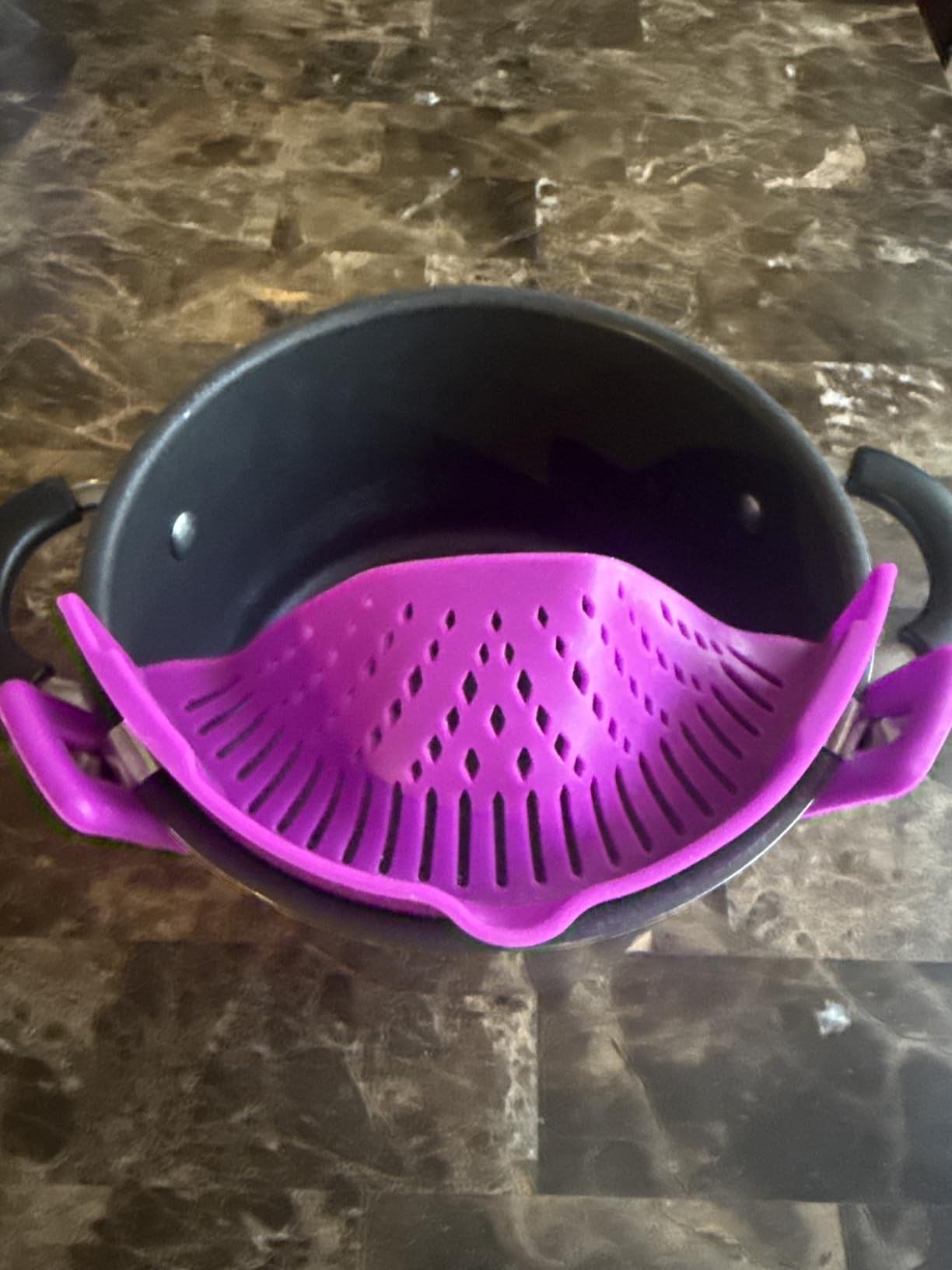 YEVIOR Clip on Strainer for All Pots Pan, Silicone Pasta Strainer Kitchen Gadgets, Collapsible Colander for Noodle, Vegetables, Fruit, Spaghetti (Grey) customer photo 1