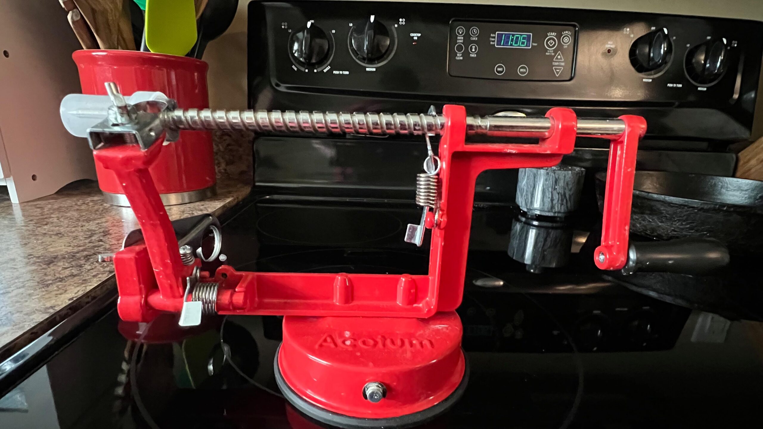 Apple Peeler, Slicer Corer Potato Peelers 3 In 1, Stainless Steel Heavy Duty Suction Cup Base And 7 Extra Blades (Red) customer photo 1