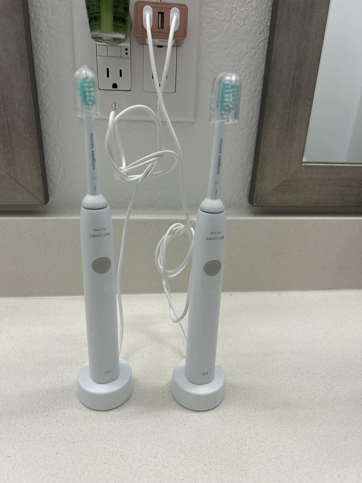 Philips Sonicare 1100 Series Electric Toothbrush, Advanced Sonic Technology, EasyStart, Smartimer, Quadpacer, White, HX3641/02 customer photo 1