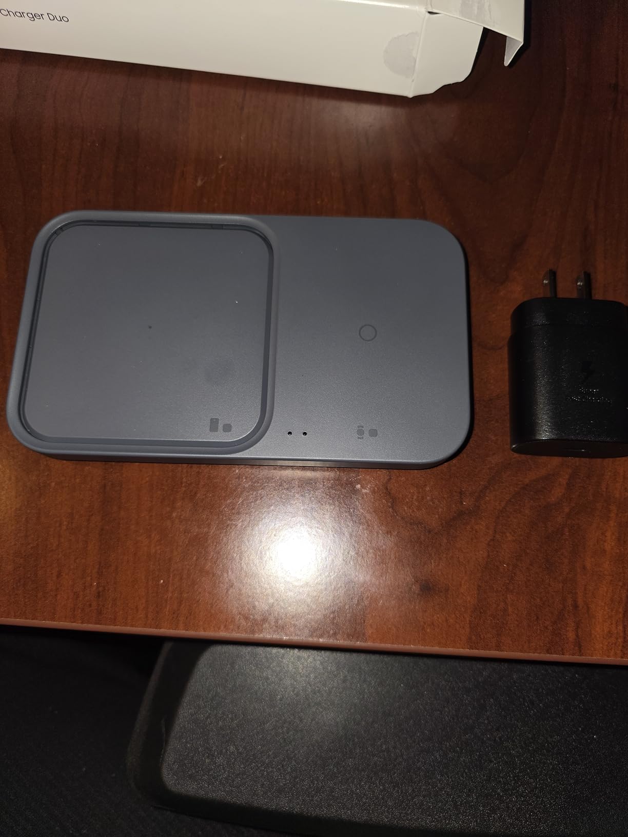 SAMSUNG 15W Wireless Charger Duo w/USB C Cable, Charge 2 Devices at Once, Cordless Super Fast Charging Pad for Galaxy Phones and Devices customer photo 1