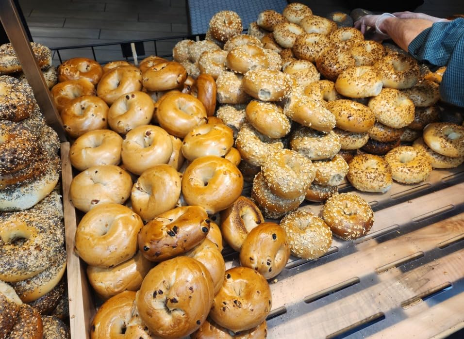 Bagel Slicer, Perfect for Bagels, Safe Grip, Guillotine Cutter, Safety Shield, Stainless Steel (white) customer photo 1