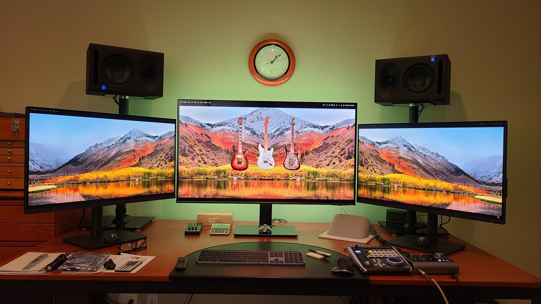 BenQ PD3205U Mac-Ready Monitor 32 inch 4K UHD 99% Rec.709 & sRGB, IPS, DeltaE <= 3, ICC Sync, Calibration Report, AQCOLOR, Uniformity HotKey Puck Ergonomic DisplayPort, USB-C (90W), USB Hub customer photo 1