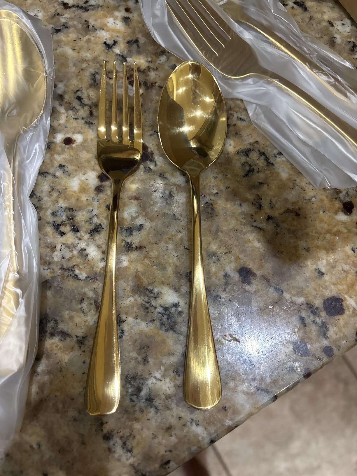 Aisoso Gold Silverware Set for 8, 40-Piece Gold Flatware Set Stainless Steel Cutlery Kitchen Utensil Set Mirror Polished customer photo 2