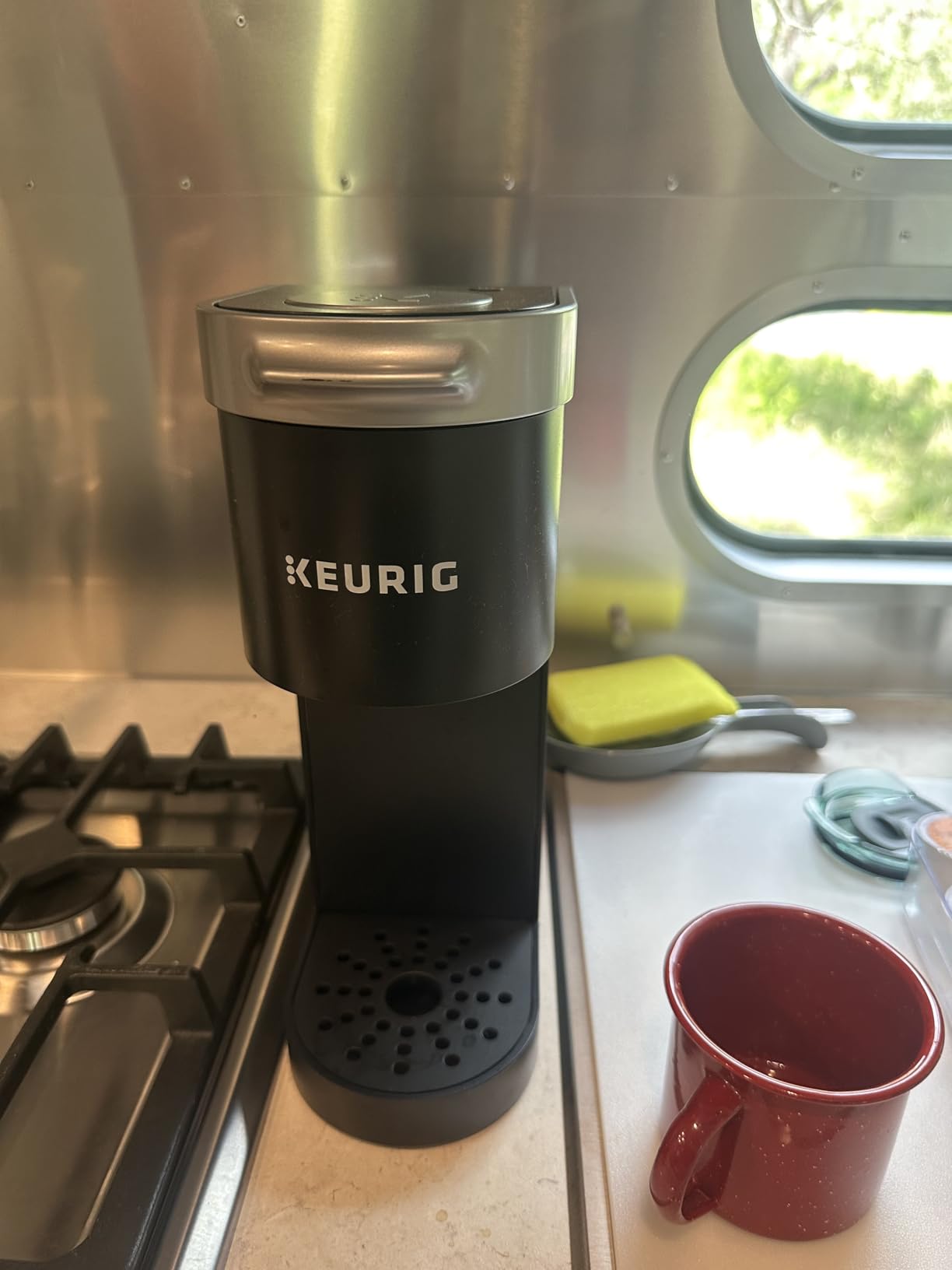 Keurig K-Mini Single Serve K-Cup Pod Coffee Maker, 6 to 12oz Brew size, with Cord Storage, Perfect for Small Spaces, Evergreen customer photo 2