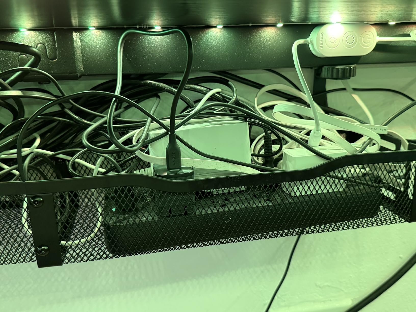 Anker Power Strip with 2100J Surge Protector, Outlet Extender, 5ft Extension Cord with Multiple Outlets, 12 AC, 2 USB A, 1 USB C Port for 20W, Home Office, Dorm Room Essentials, TUV Listed customer photo 1