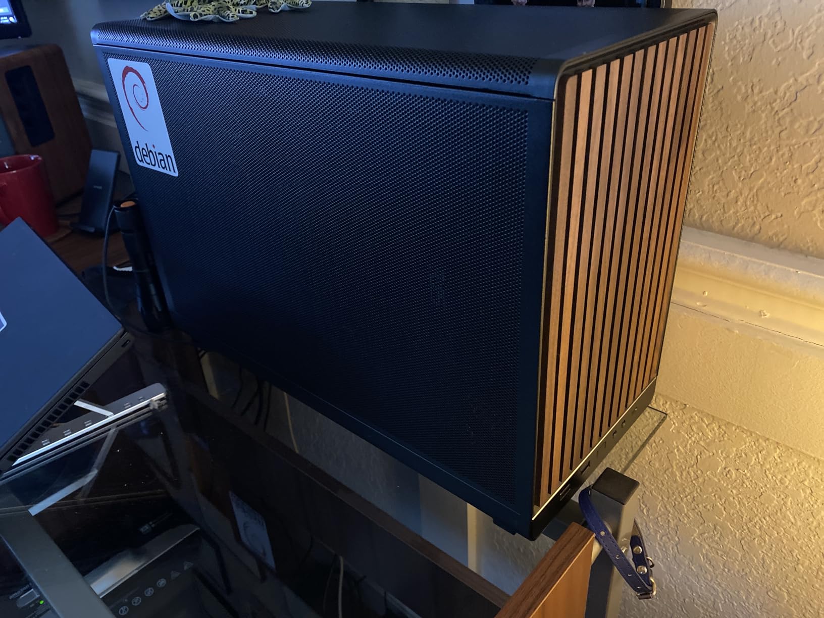 Lian Li A4-H2O Mini-ITX PC Case, Triple-Slot Mount GPU, Aluminum Exterior & SPCC Steel Interior, 240mm AIO, SFX Sandwich Layout, PCIe 4.0, SFX/SFX-L PSU, Black customer photo 1