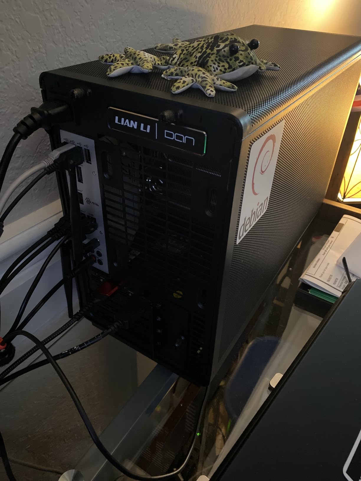 Lian Li A4-H2O Mini-ITX PC Case, Triple-Slot Mount GPU, Aluminum Exterior & SPCC Steel Interior, 240mm AIO, SFX Sandwich Layout, PCIe 4.0, SFX/SFX-L PSU, Black customer photo 2