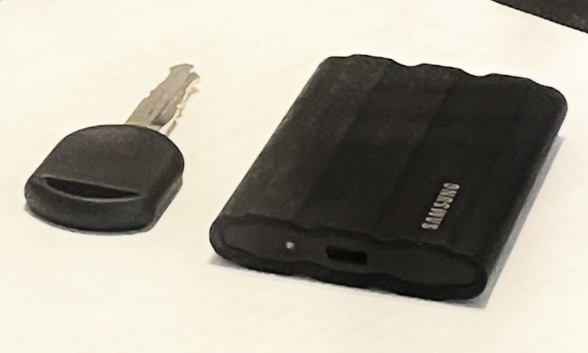 SAMSUNG T7 Shield 2TB Portable SSD, USB 3.2 Gen2, Rugged, IP65 Rated, for Photographers, Content Creaters and Gaming, MU-PE2T0R/AM, Blue customer photo 1