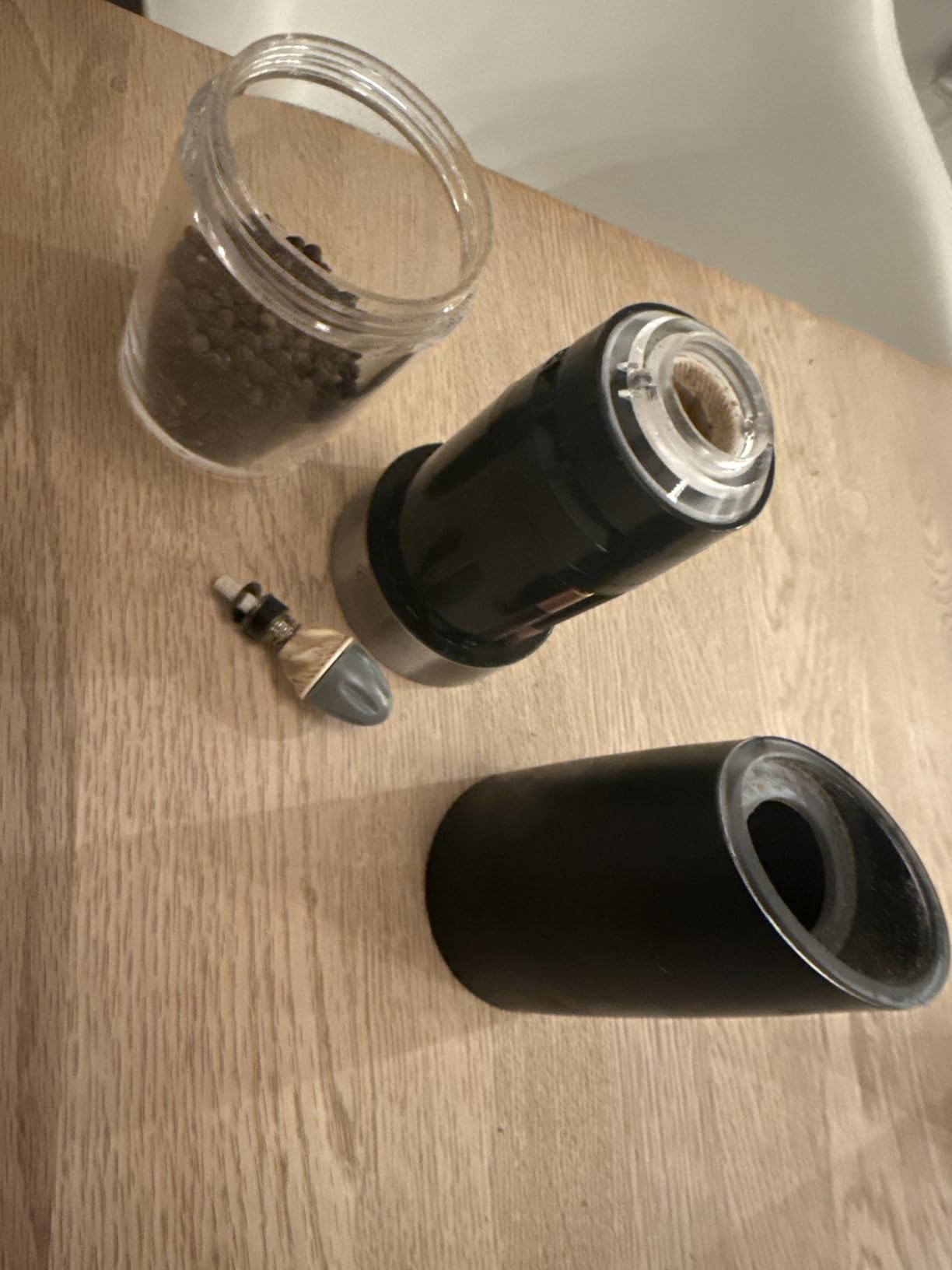Cuisinart CSS-2424 Gravity Salt and Pepper Spice Mill with Blue LED Light, 2/3 Cup Capacity customer photo 1