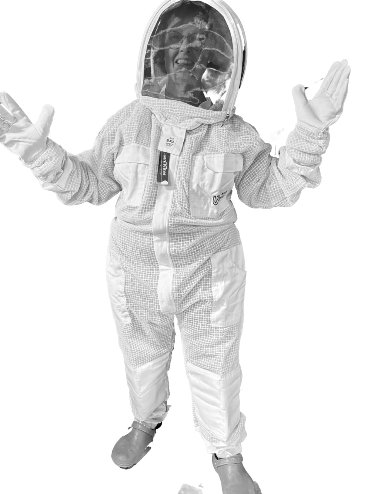 US-Keepers 3-Layer Ultra Ventilated Bee Suit for Men & Women - Premium Beekeeping Suit with Bee Gloves & Two Detachable Beekeeping Veils customer photo 2