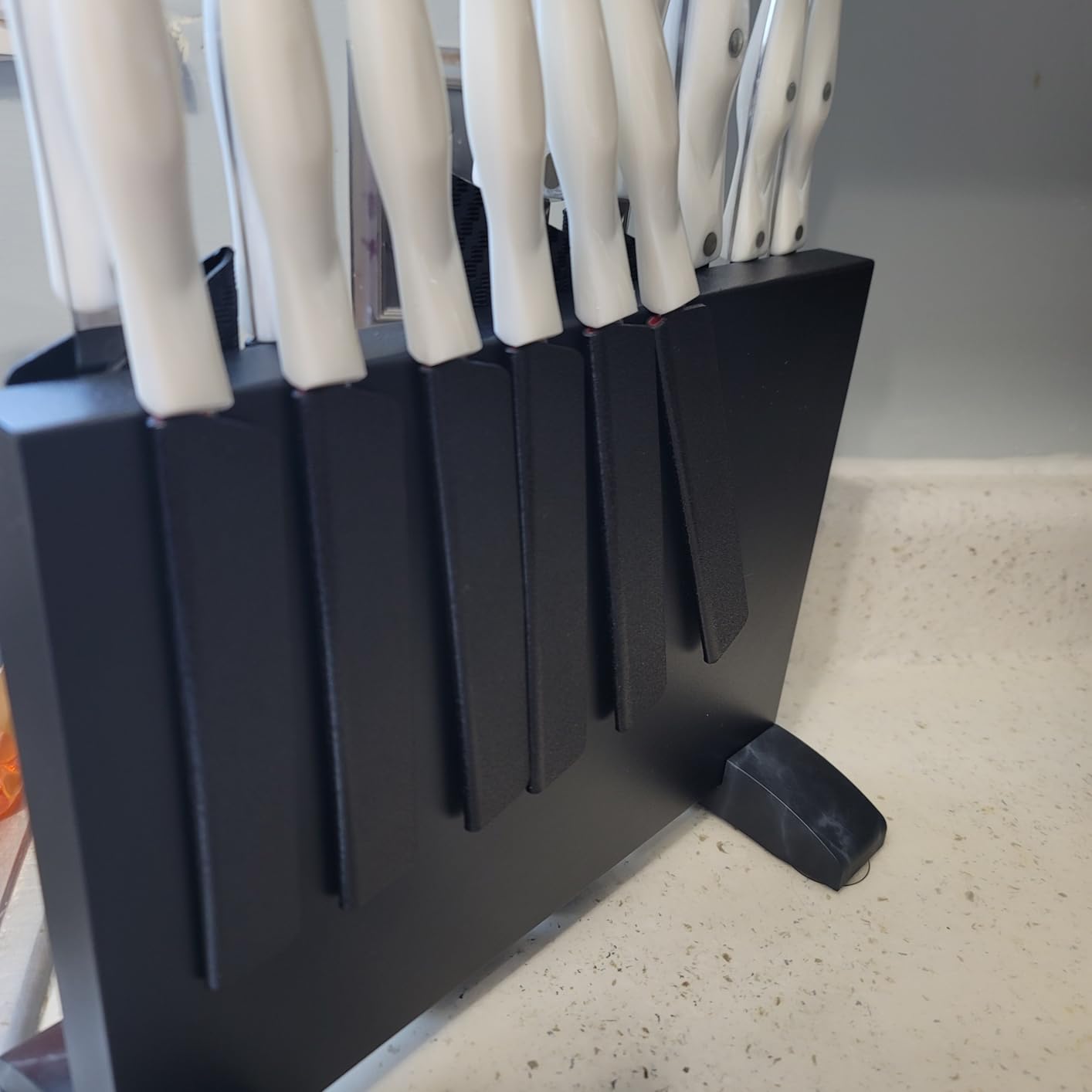 WELLSTAR Knife Edge Guards Set, 8 Piece Universal Blade Covers, BPA Free ABS Protective Blade Sheaths, Non-Scratch Felt Lining Kitchen Knives Covers customer photo 1