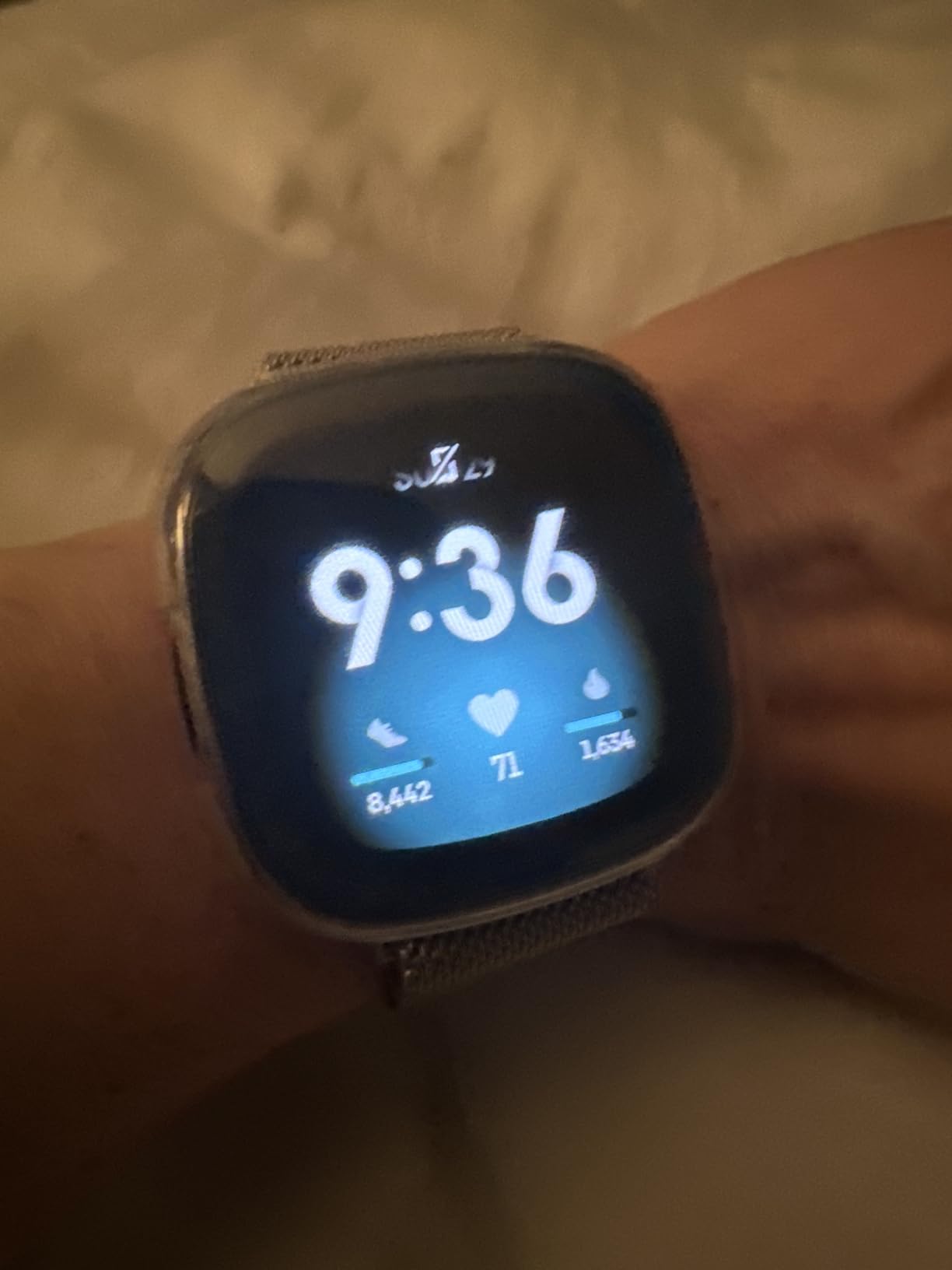 Fitbit Versa 4 Fitness Smartwatch with Daily Readiness, GPS, 24/7 Heart Rate, 40+ Exercise Modes, Sleep Tracking and more, Black/Graphite, One Size (S & L Bands Included) customer photo 1