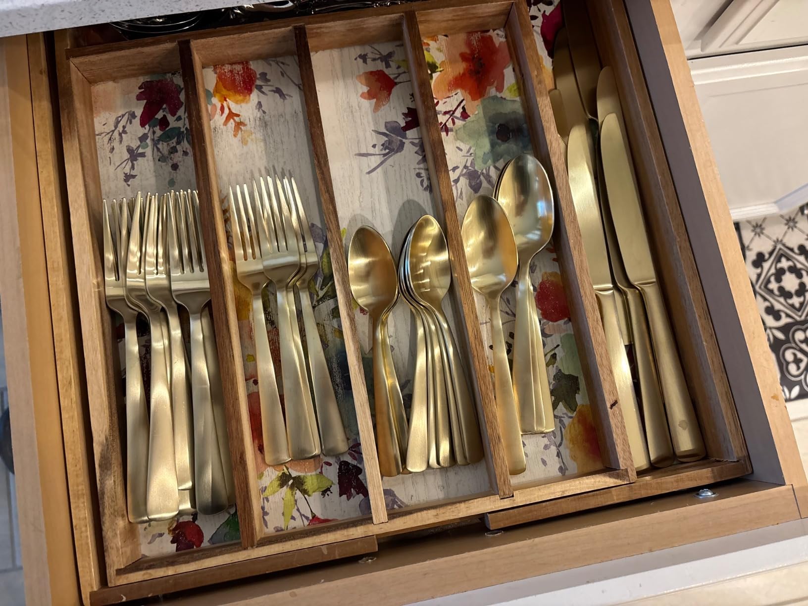 Oneida Silverware Set For 4, Aptitude Champagne Satin 20-Piece Flatware Set, 18/0 Stainless Steel customer photo 2