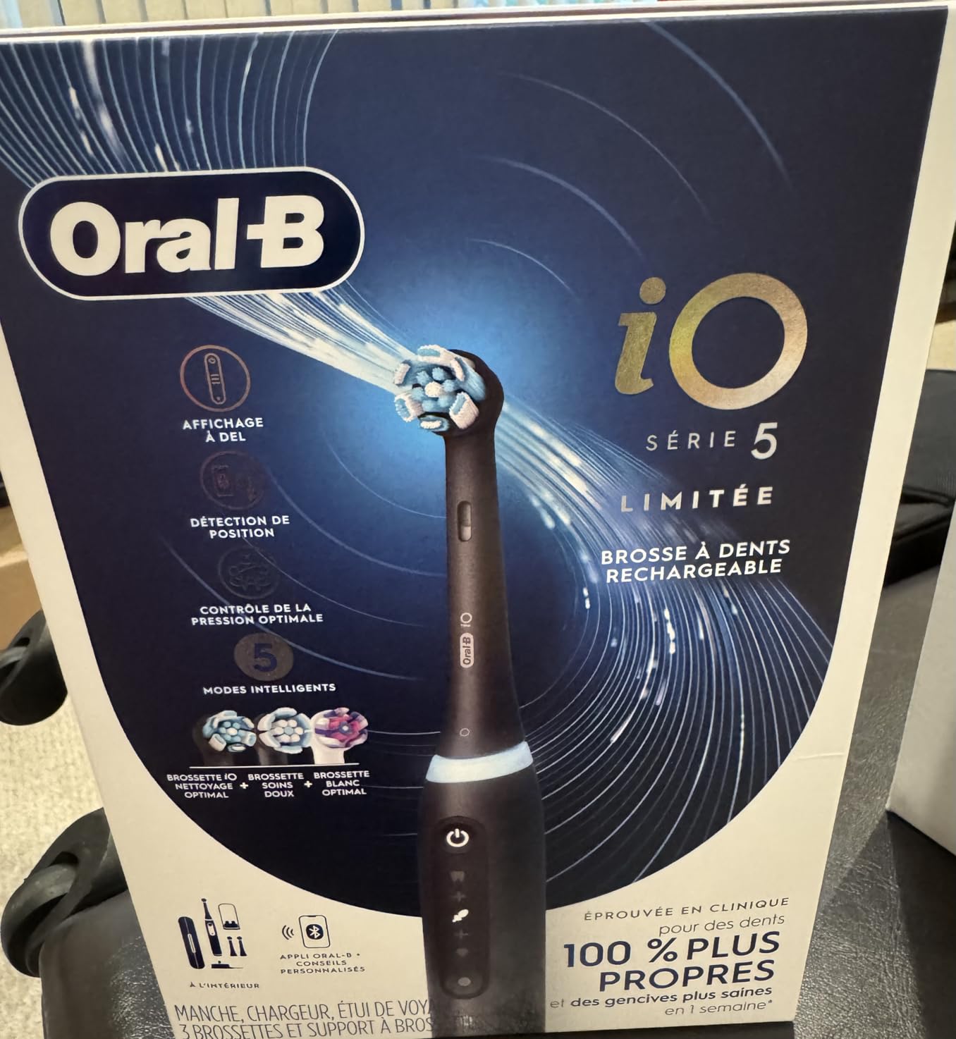 Oral-B Rechargeable Electric Toothbrush, iO5 Limited Deep Clean & Whiten, 5 Cleaning Modes, Visual Pressure Sensor, Travel Case, 3 Brush Heads, Black customer photo 1