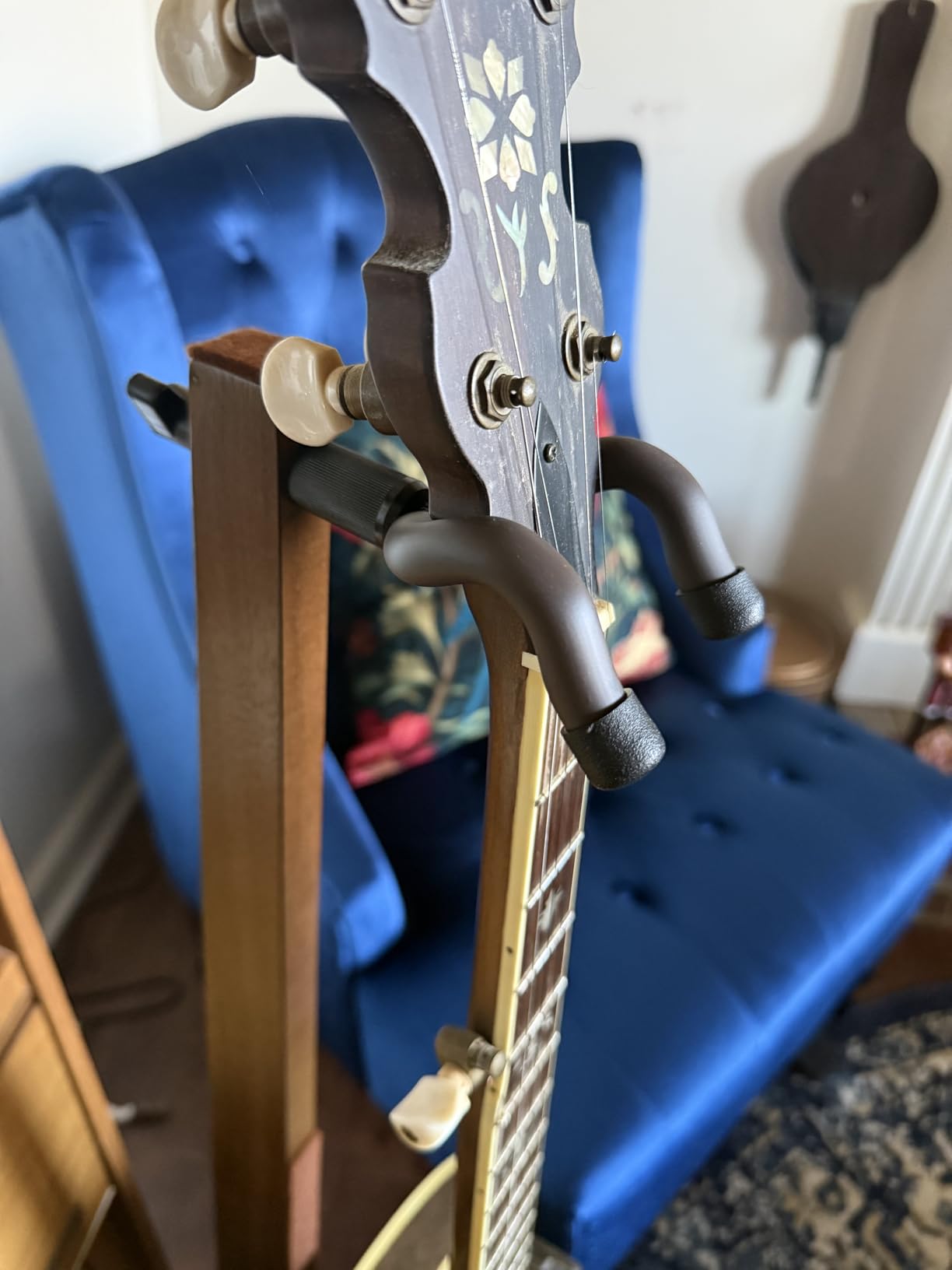 Guitar Stand, Acoustic Guitar Stand Floor, Black Walnut Wood Guitar Stand, Single Guitar Holder Stand for Electric Guitar, Banjo, Mandolin, Hanging Guitar Stands for Home Decor Studio Display customer photo 1