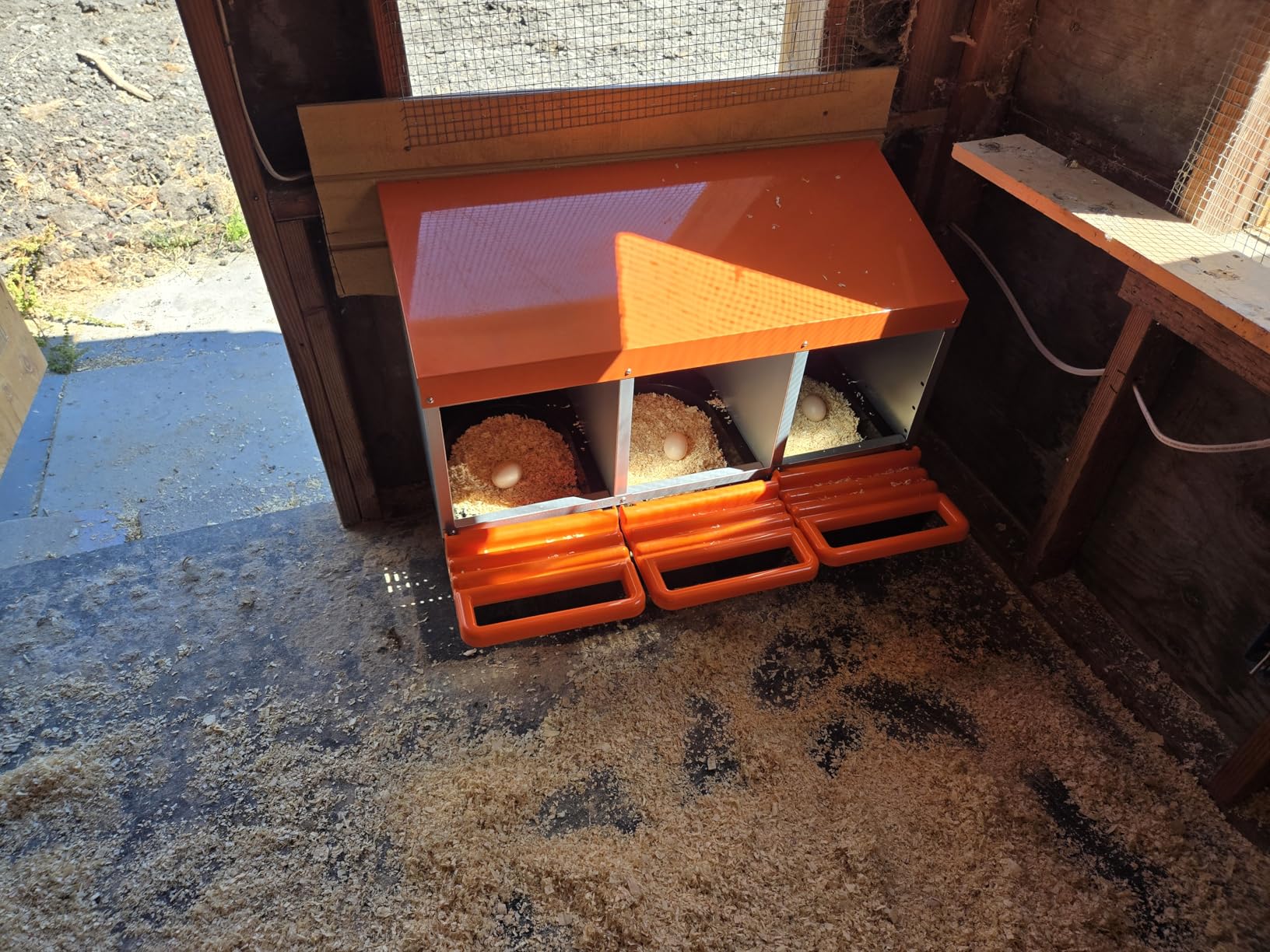 Chicken Nesting Boxes Metal Chicken Egg Laying Box with Swing Perch and Rollout Egg Collection customer photo 1