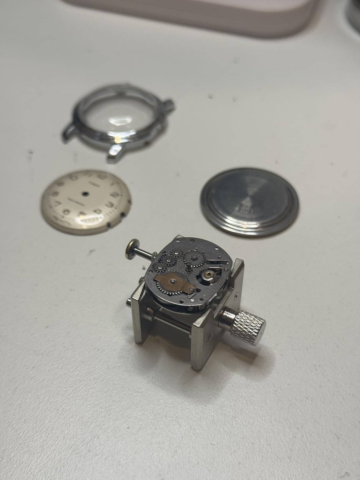 Watris Veiyi Metal Watch Movement Holder, Watch Movement Clamp, Watch Repair Tool Kit, 2 In 1 Reversible Watch Wristwatch Case Vice Clamp Repair Tool for Watchmaker customer photo 1