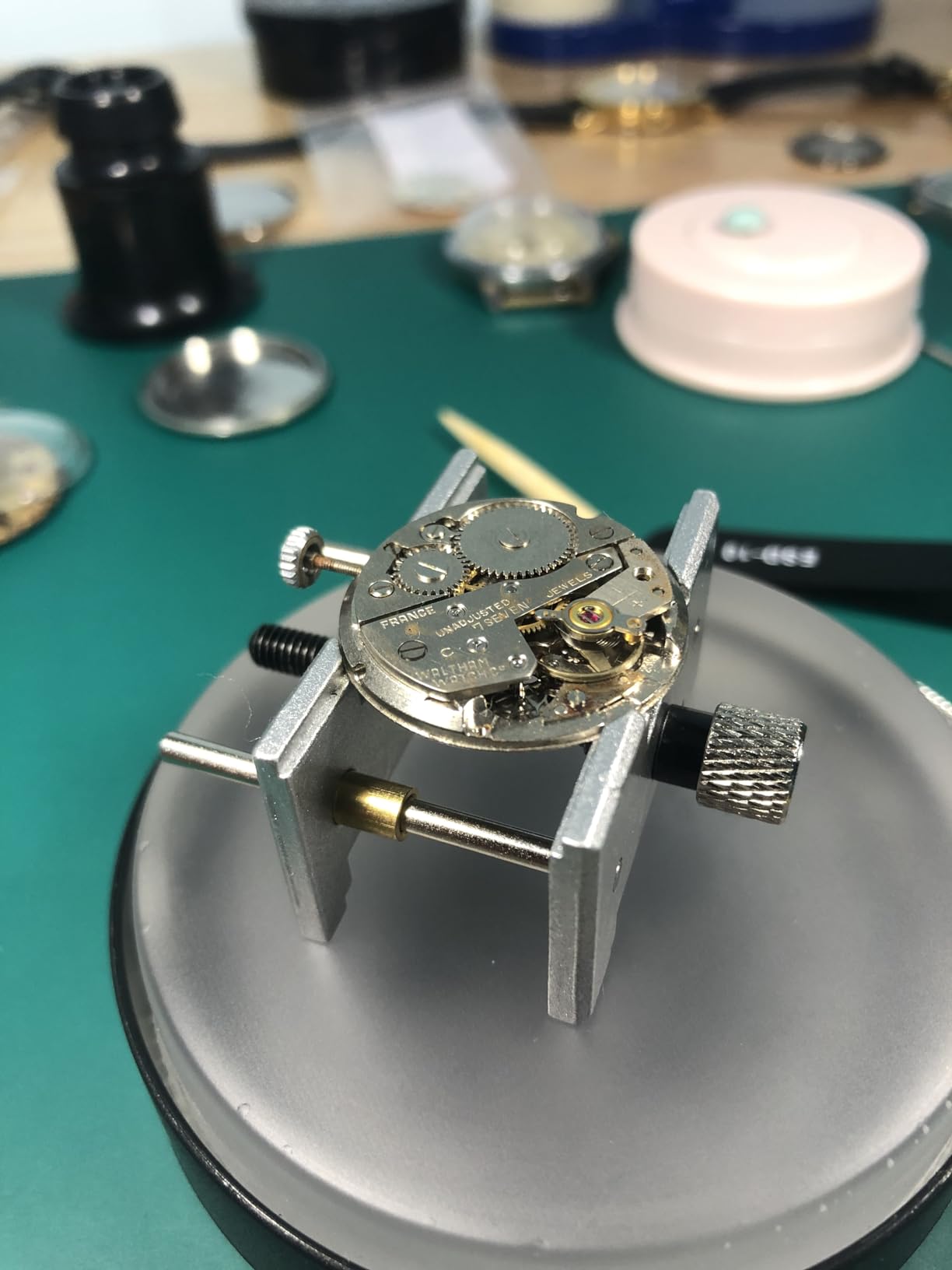 Watris Veiyi Metal Watch Movement Holder, Watch Movement Clamp, Watch Repair Tool Kit, 2 In 1 Reversible Watch Wristwatch Case Vice Clamp Repair Tool for Watchmaker customer photo 2