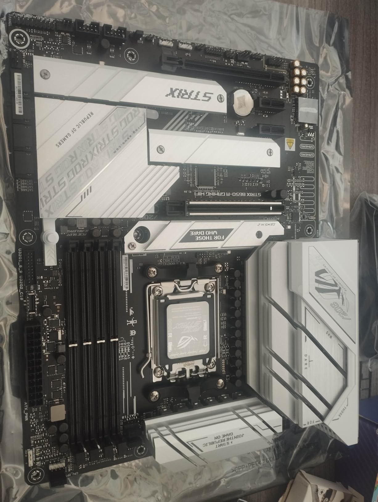 ASUS ROG Strix B650-A Gaming WiFi AMD B650 AM5 Ryzen Desktop 9000 8000 & 7000 ATX Motherboard, 12 + 2 Power Stages, DDR5, 3x M.2 slot, PCIe 4.0, 2.5G LAN, WiFi 6E, USB 3.2 Gen 2x2 Type-C, Aura Sync customer photo 1