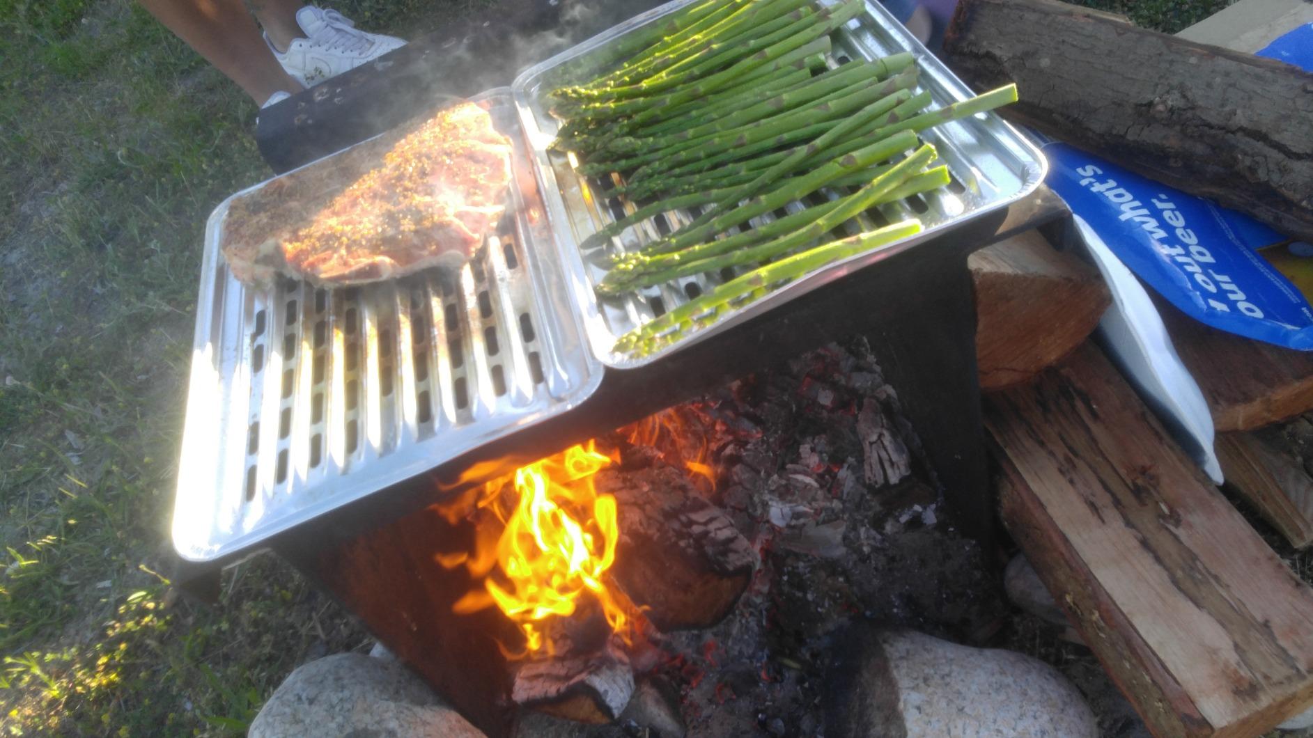Kingsford Heavy Duty Aluminum Grilling Foil Liners, Disposable Grill Grate Covers for Grilling, Cooking, and Steaming, Helps Keep Grill Grates Clean, 14.75 x 9 in, 4 Count customer photo 1