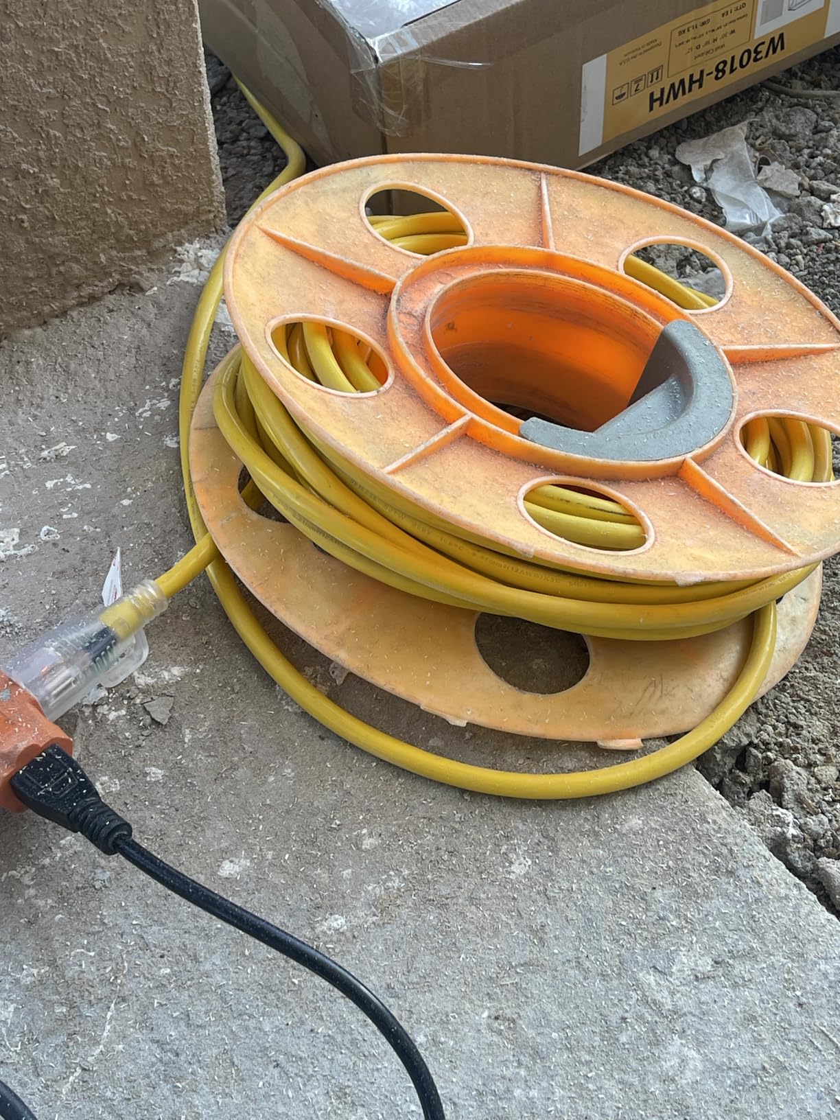 POWGRN 100 ft 12/3 Outdoor Extension Cord Waterproof Heavy Duty with Lighted Indicator End 12 Gauge 3 Prong, Flexible Cold-Resistant Long Power Cord Outside, 15Amp 1875W SJTW Yellow ETL Listed customer photo 1