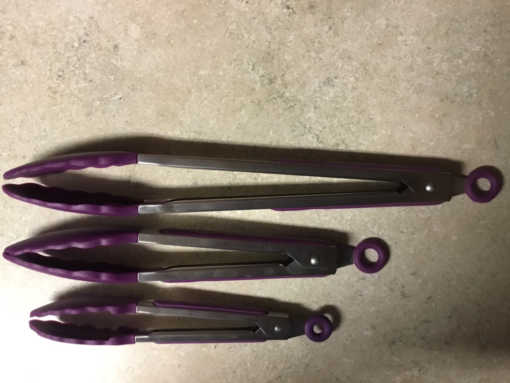 600ºF Heat Resistant Kitchen Tongs: U-Taste 7/9/12 inch Silicone Cooking Tong Set with Non Stick Rubber Tips and Silicon Coated 18/8 Stainless Steel Handle for Serving Grilling Salad(Midnight Blue) customer photo 1