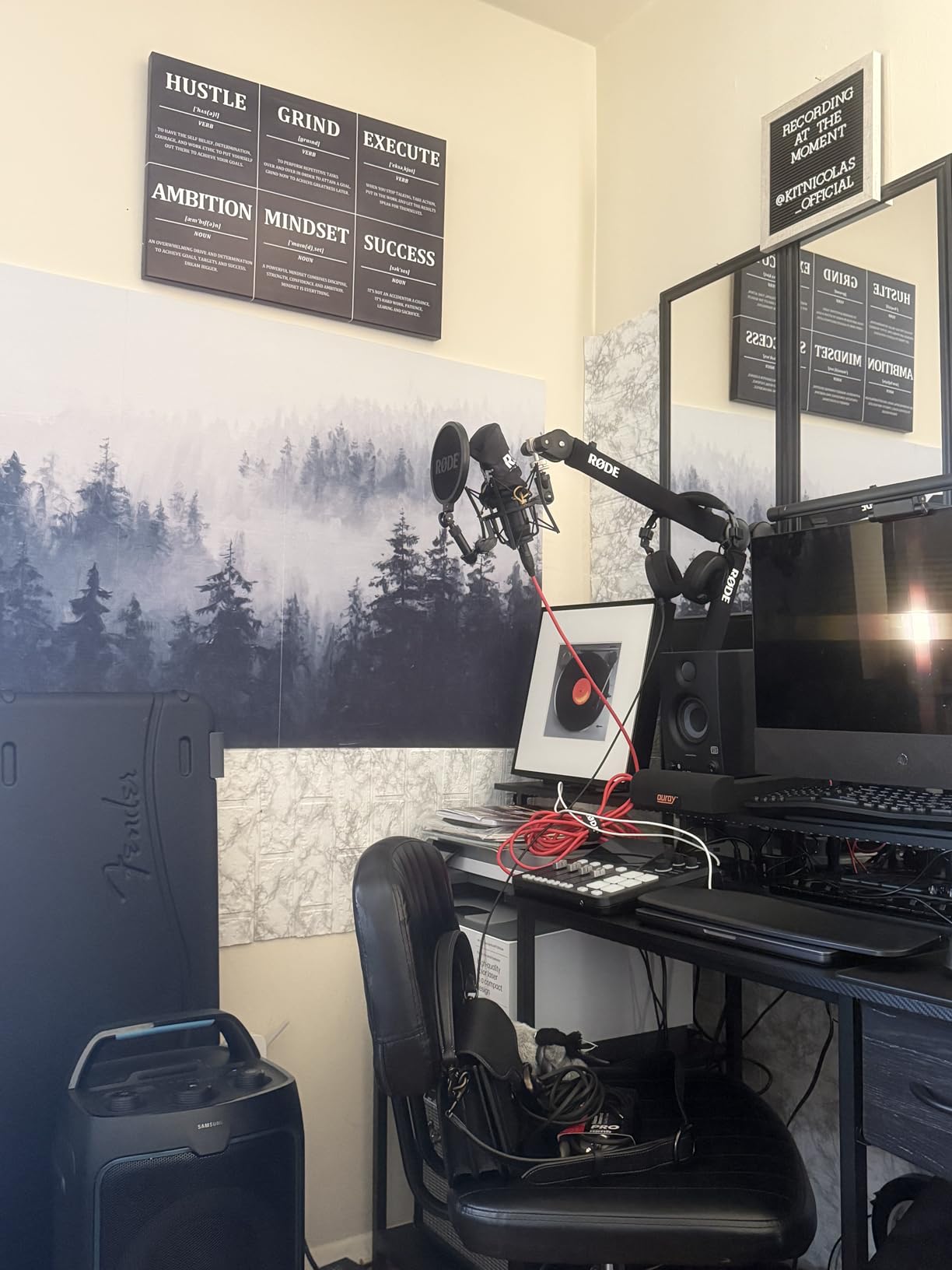 RODE NT1 5th Gen Large-Diaphragm Studio Condenser Microphone - XLR & USB Outputs - Shock Mount & Pop Filter Included customer photo 1