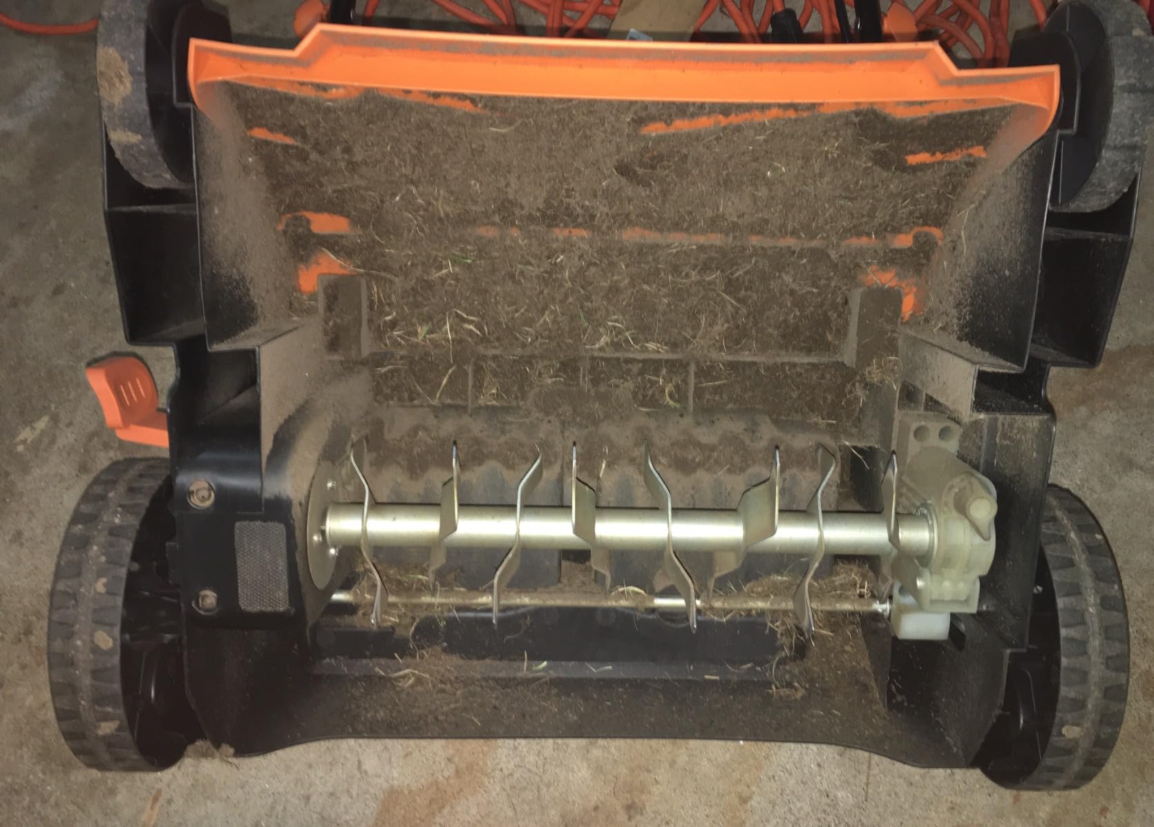 LawnMaster GVB1316 Electric 16 inch 13 Amp Dethatcher and Scarifier customer photo 2