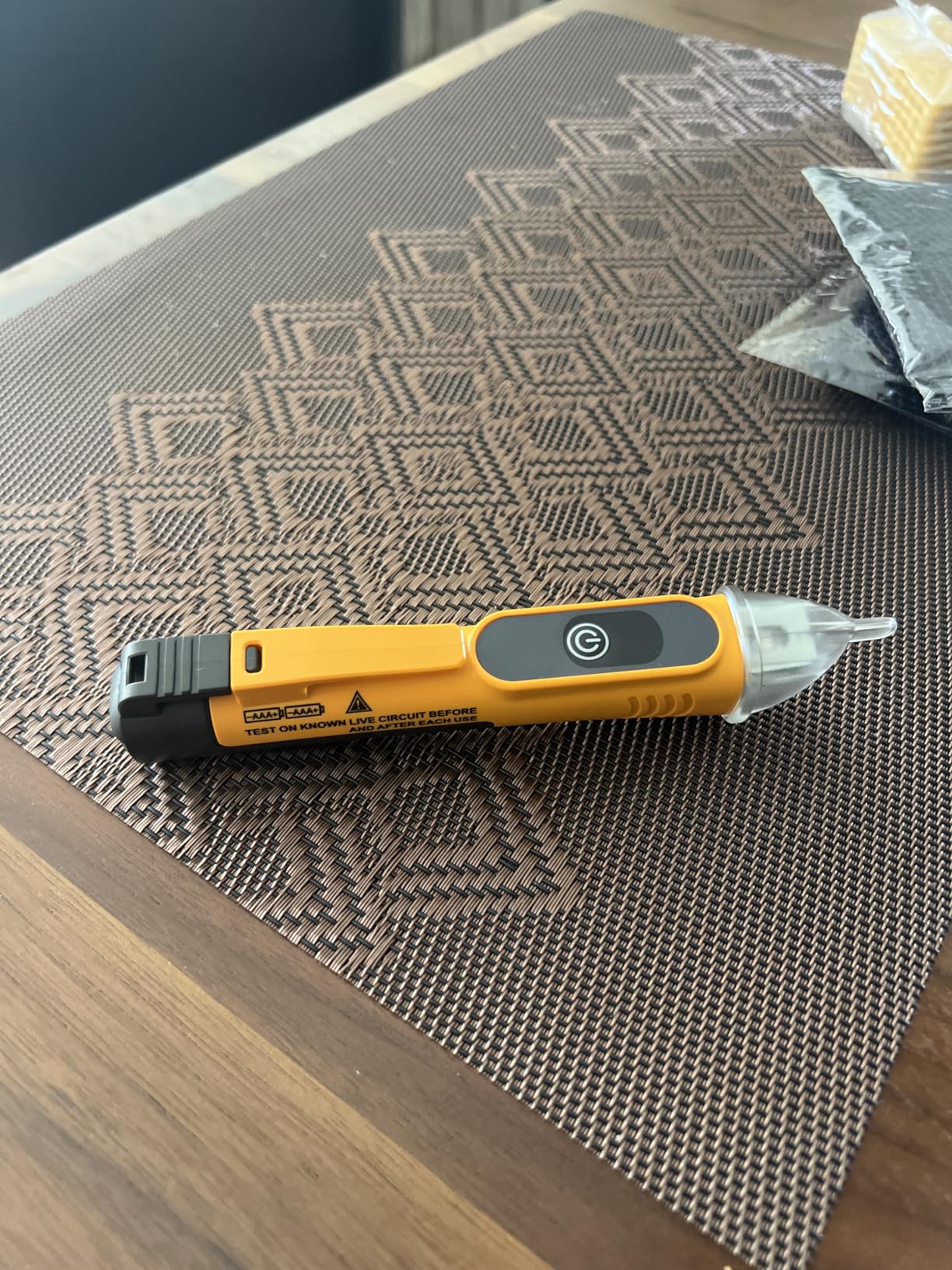 IDEAL Single Range 50-600V Non-Contact Voltage Tester - CAT IV 600V AC NCVT with LED Voltage Indicator, Audible & Visual Alerts, Auto Power-Off, Low Battery Alert - Professional Electrician & DIY Tool customer photo 1