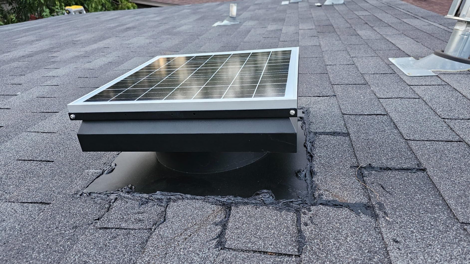DC HOUSE 32 Watt Solar Attic Fan Solar Powered Roof Exhaust Fan Up to 3000 Sq Ft, 2500 CFM Metal Shell customer photo 2