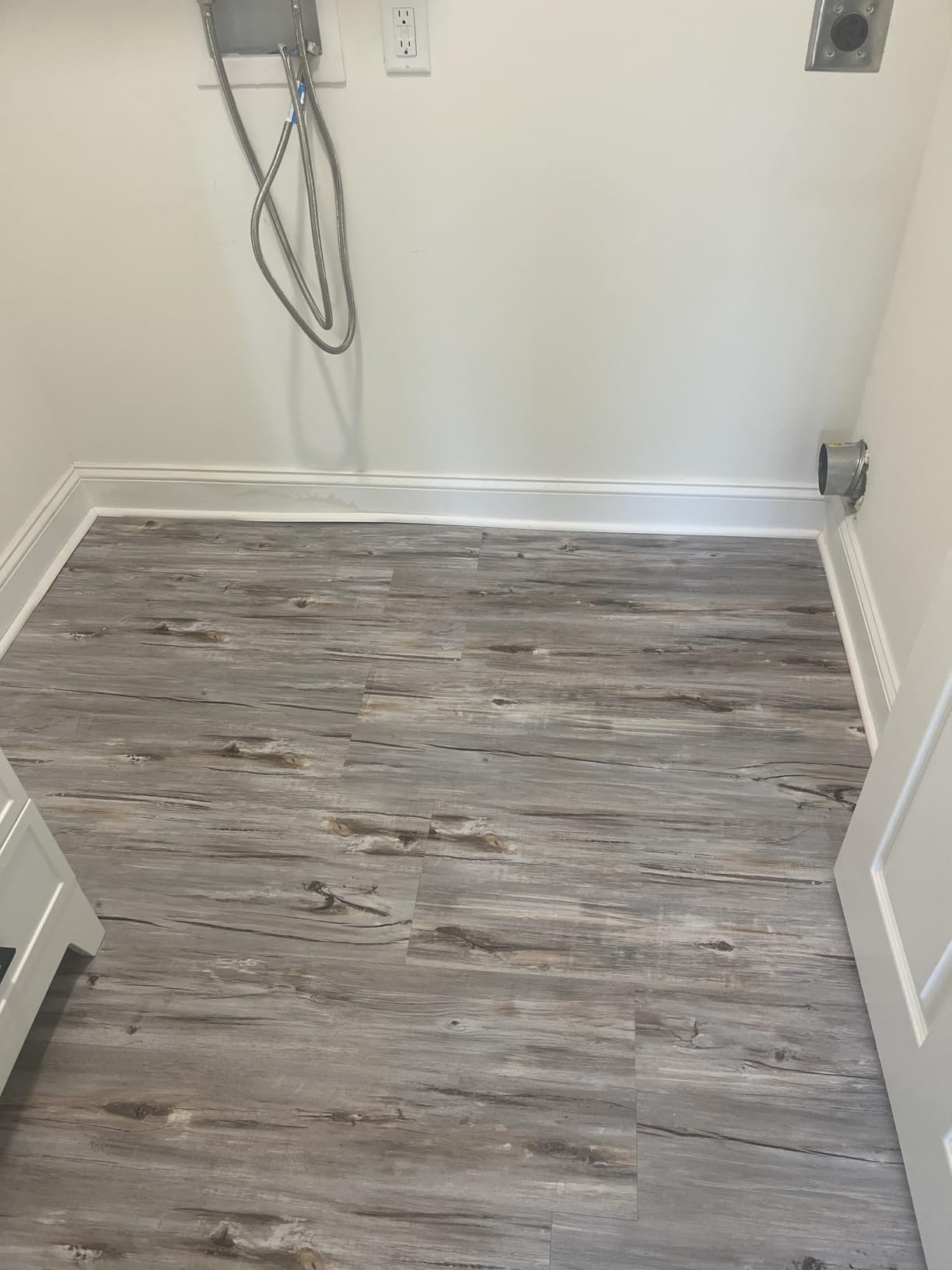 Lareko 54 Sq.Ft,Wood Peel and Stick Floor Tiles,36 Pack Grey Vinyl Flooring (No Adhesive Residue) 36x6 Waterproof and Non-Slip Laminate Flooring for Renters Bathroom, Living Room (Dustgrey) customer photo 1